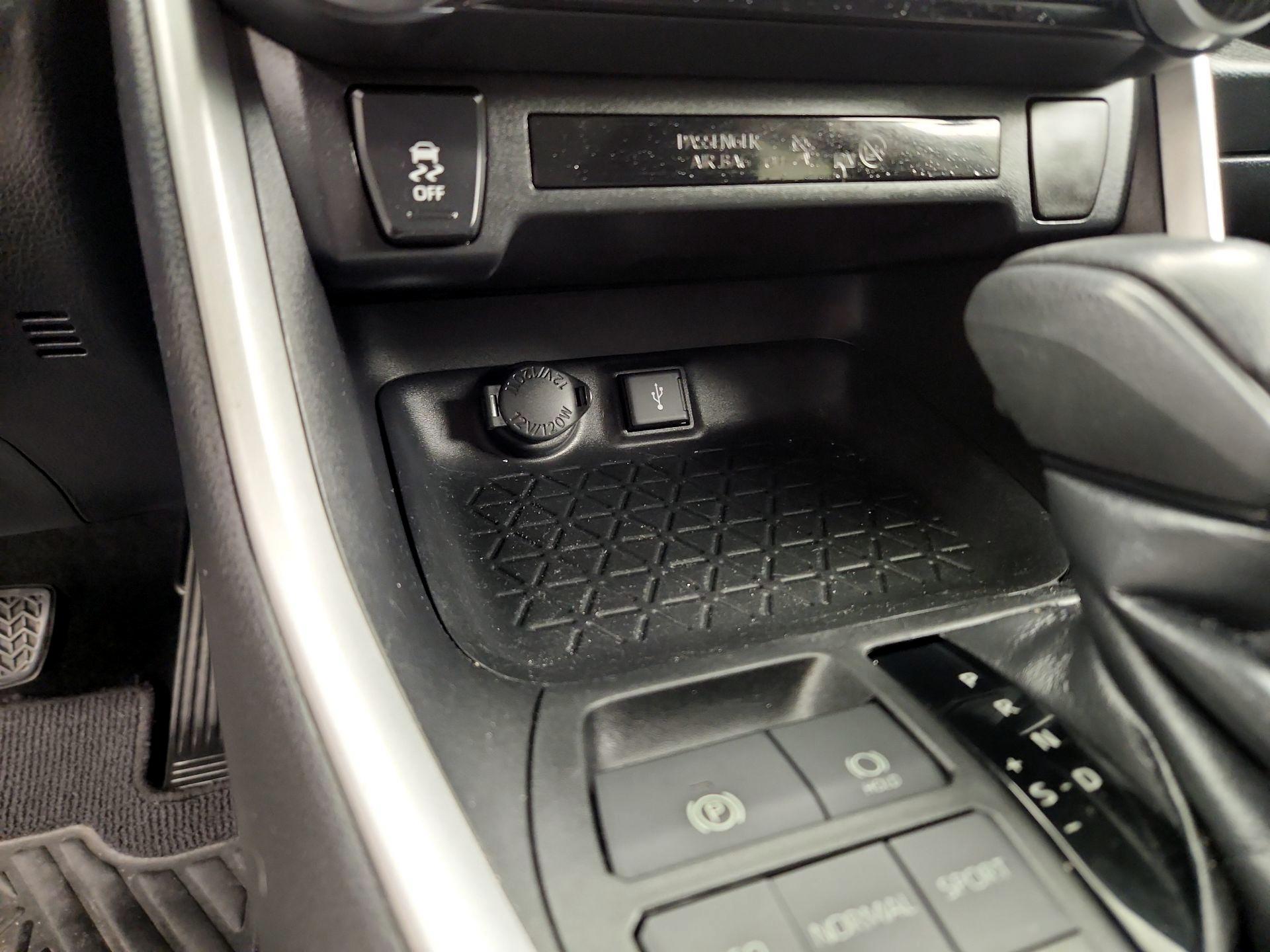 Thumbnail: 2020 Toyota RAV4 - 18