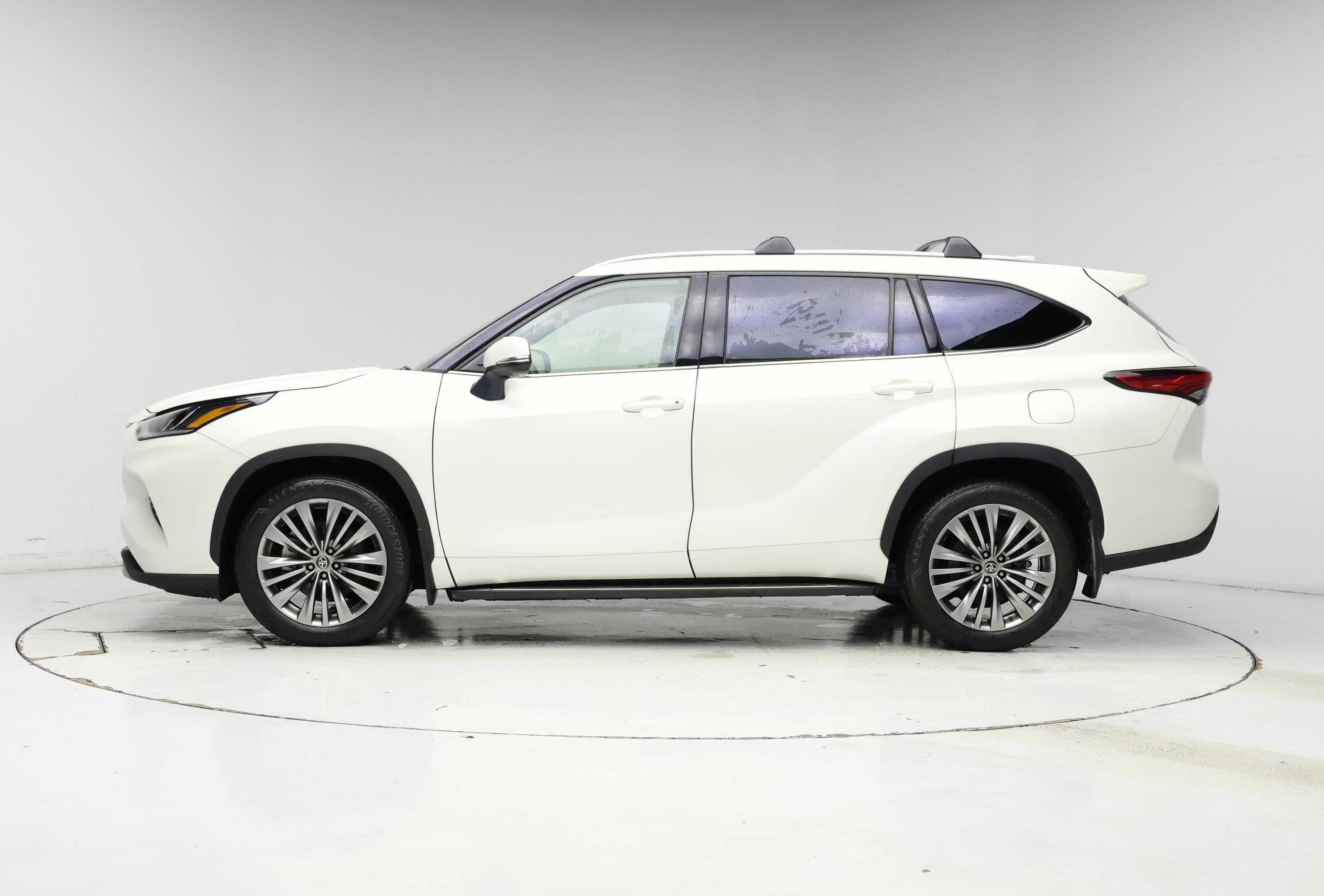 Thumbnail: 2020 Toyota Highlander - 3