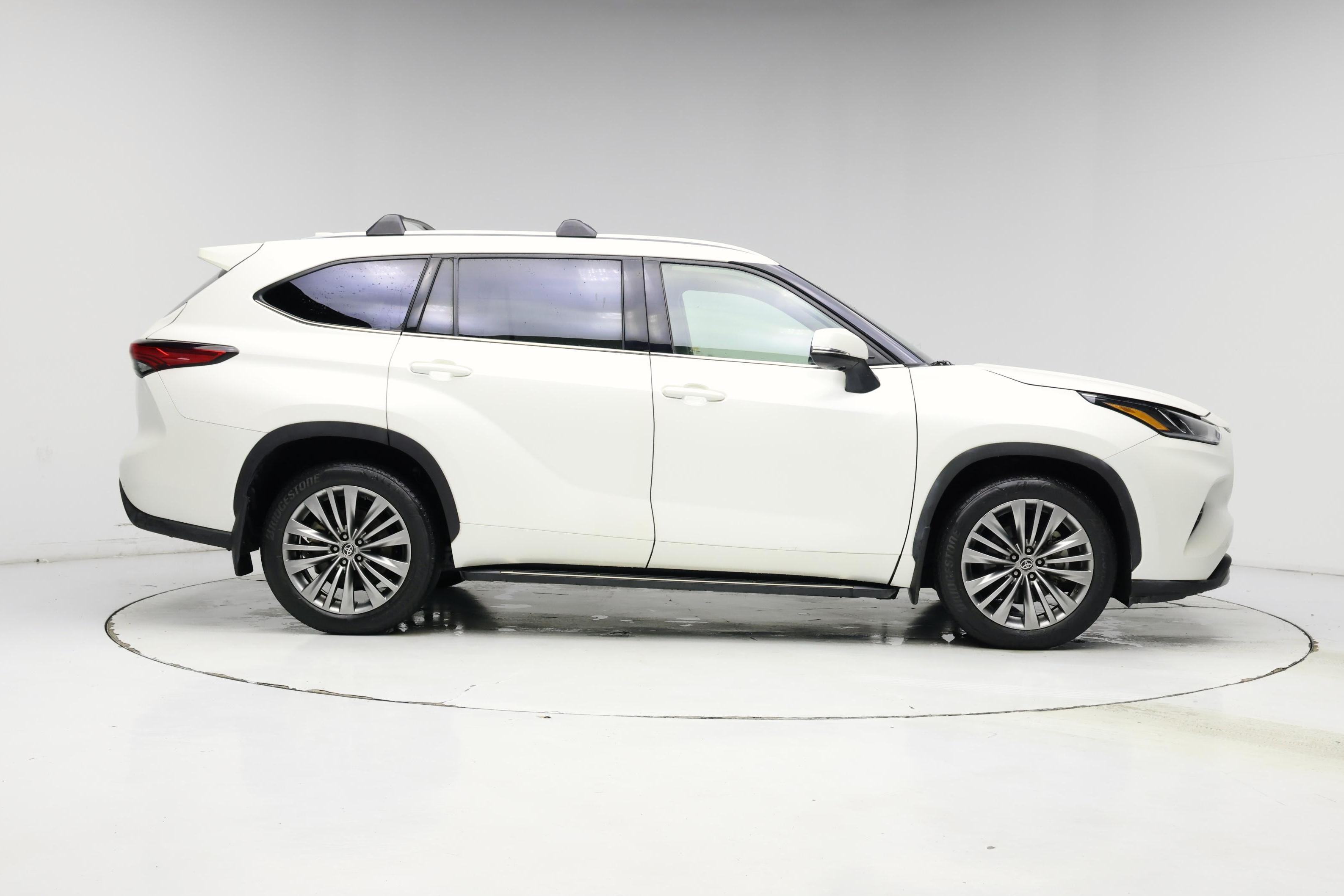 Thumbnail: 2020 Toyota Highlander - 7
