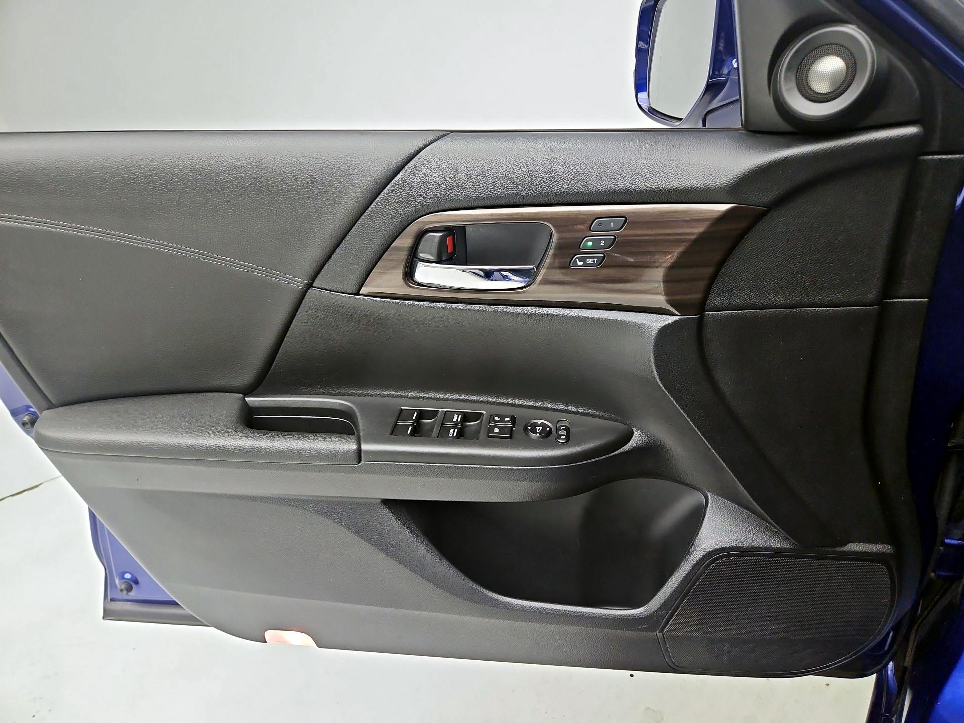 Thumbnail: 2017 Honda Accord - 12