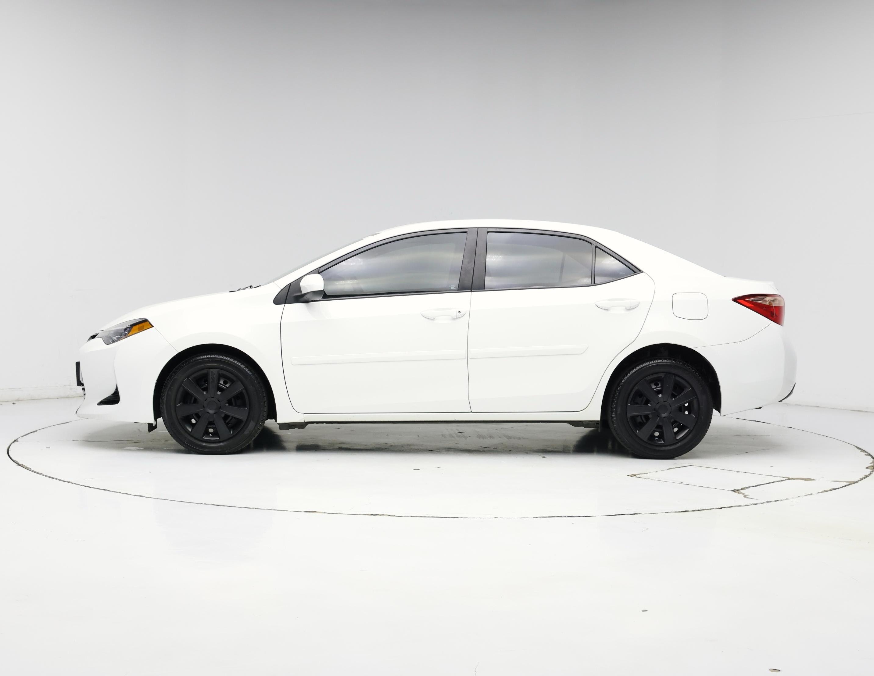 Thumbnail: 2018 Toyota Corolla - 3