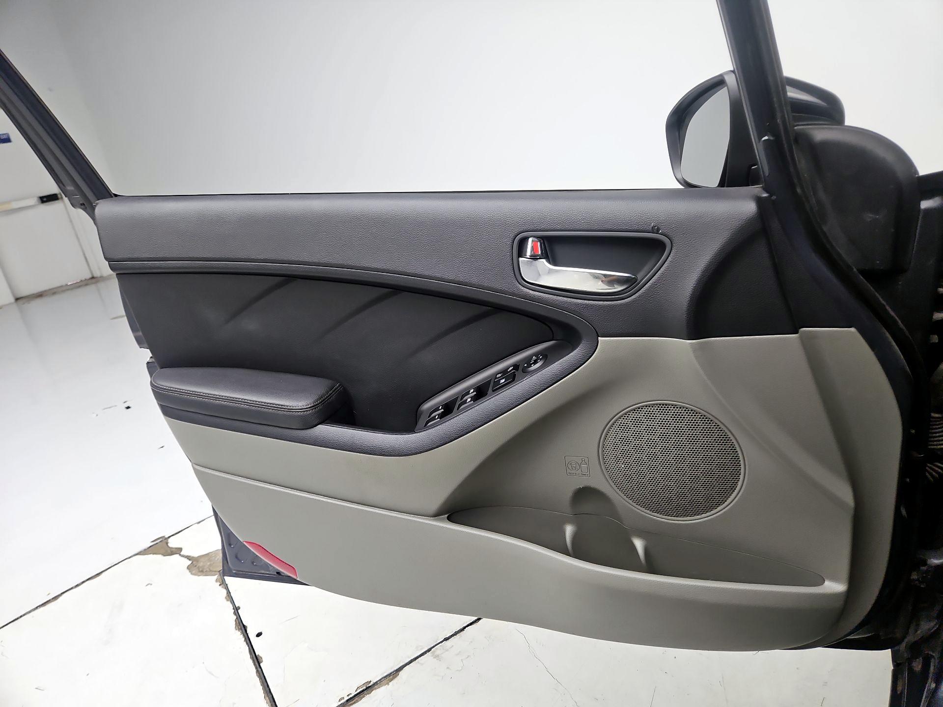 Thumbnail: 2015 Kia Forte - 12