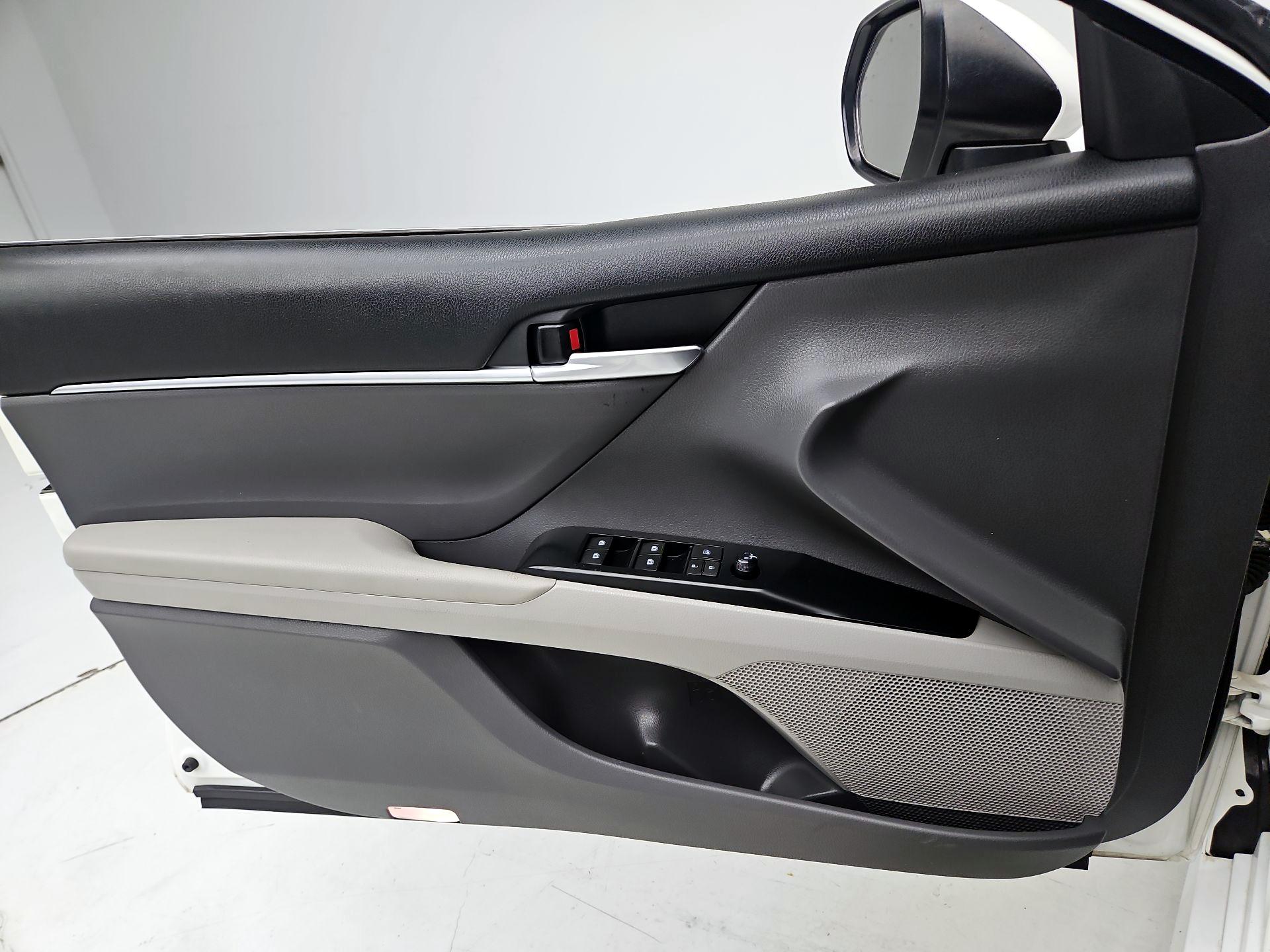 Thumbnail: 2018 Toyota Camry - 12