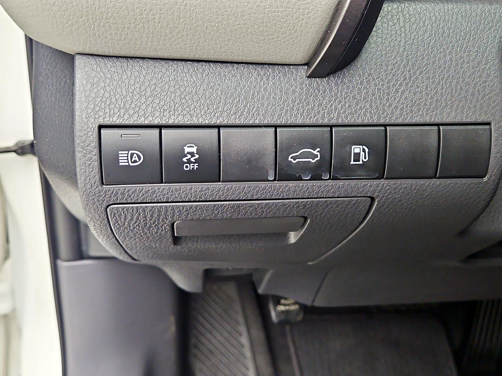 Thumbnail: 2018 Toyota Camry - 13