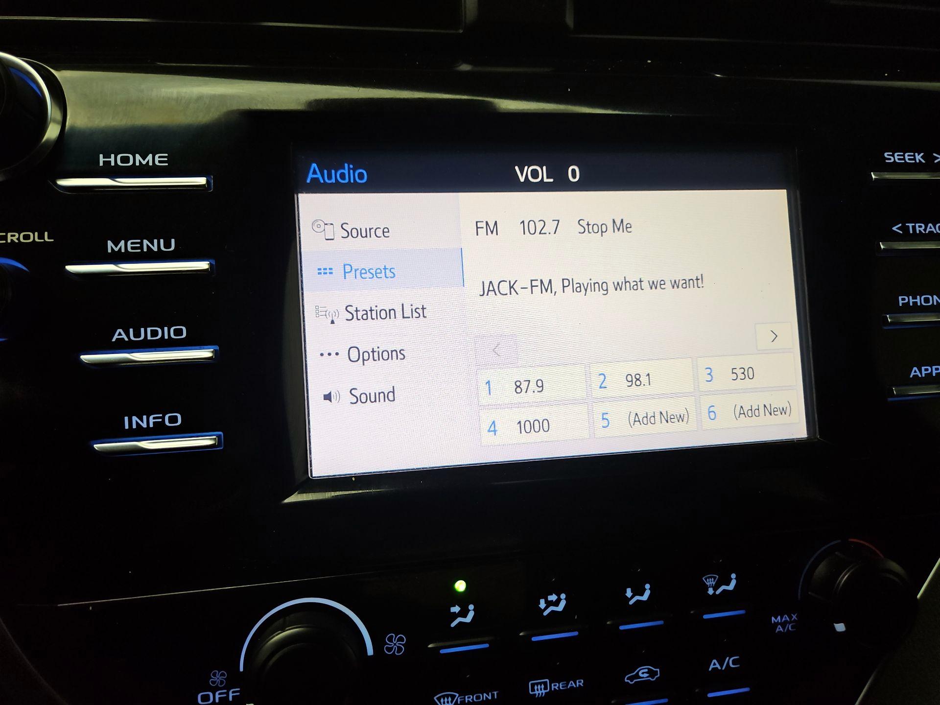 Thumbnail: 2018 Toyota Camry - 15