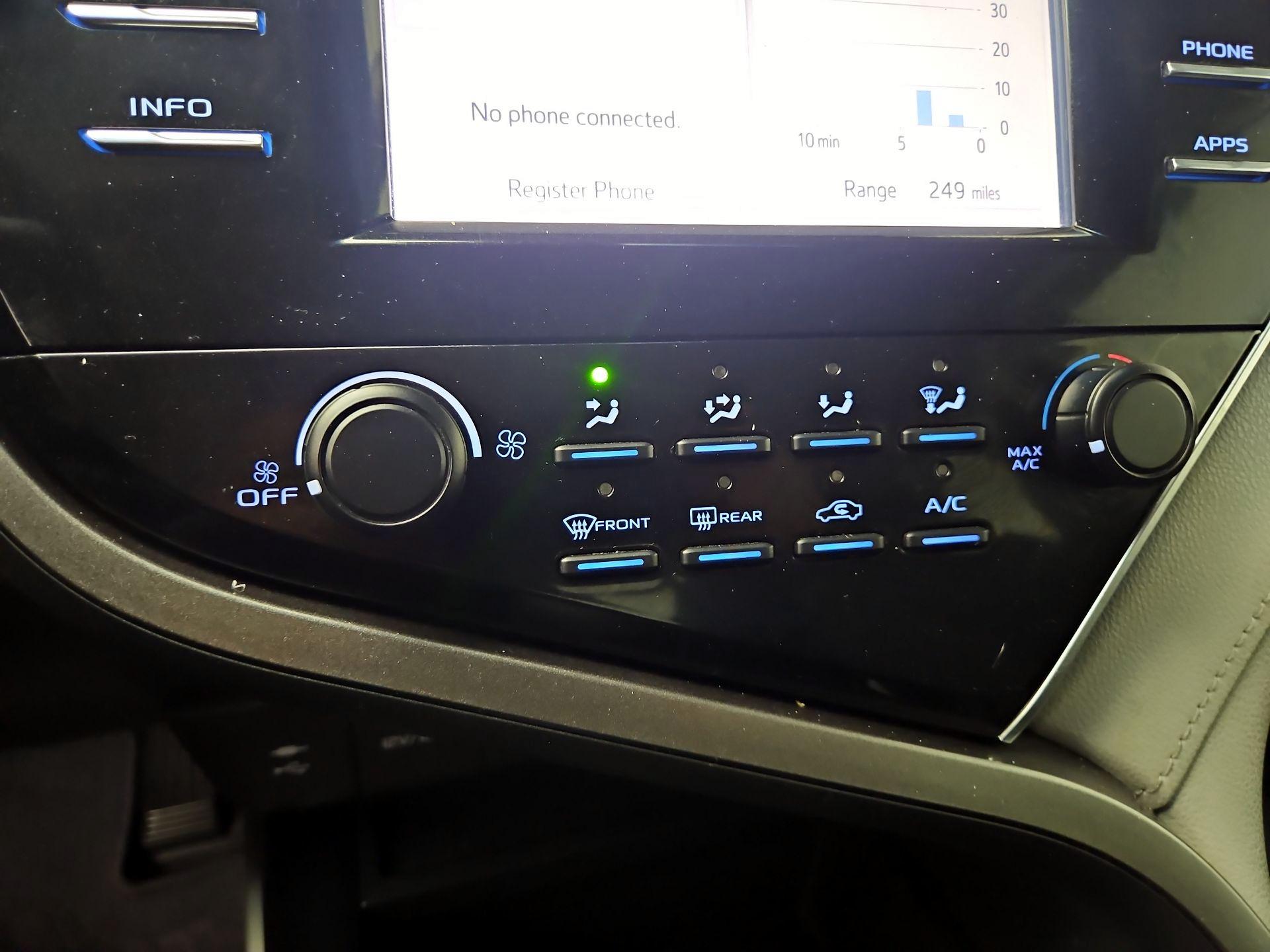 Thumbnail: 2018 Toyota Camry - 16