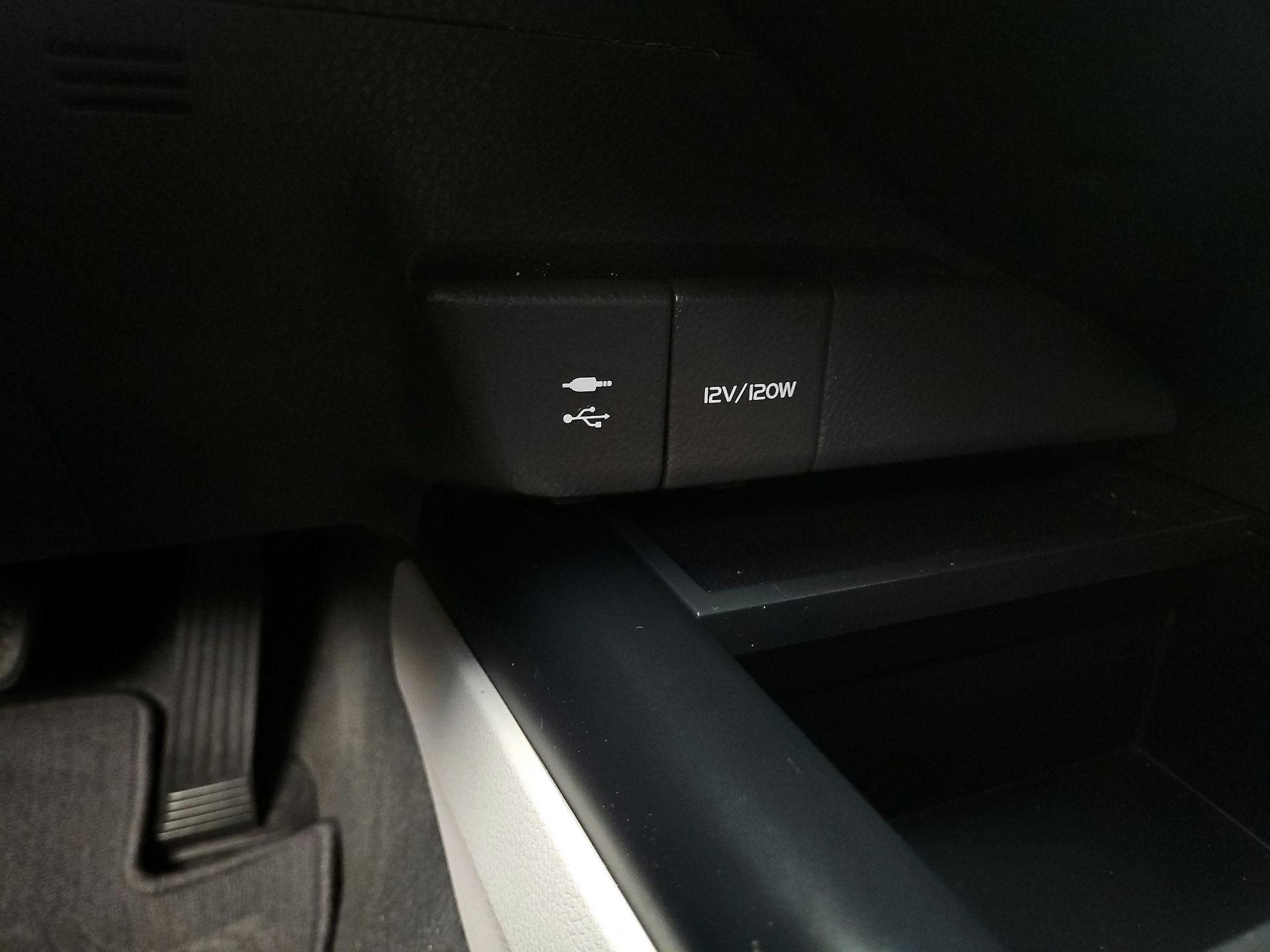 Thumbnail: 2018 Toyota Camry - 18