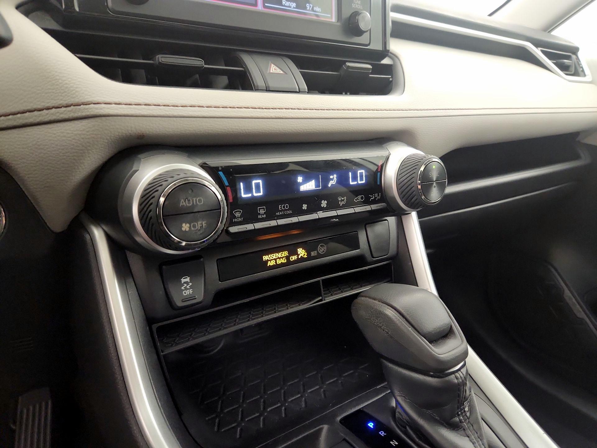 Thumbnail: 2019 Toyota RAV4 - 16