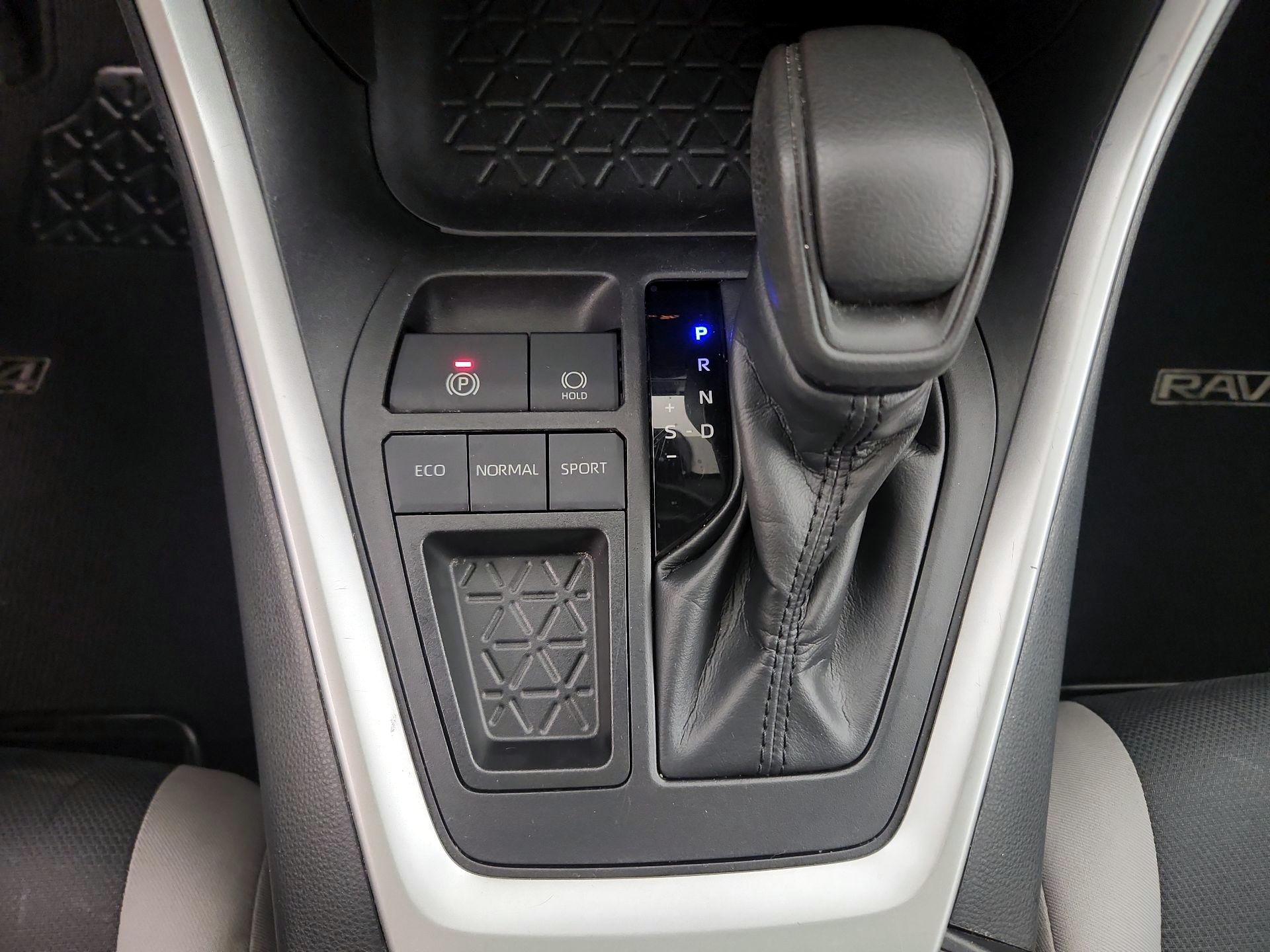 Thumbnail: 2019 Toyota RAV4 - 17