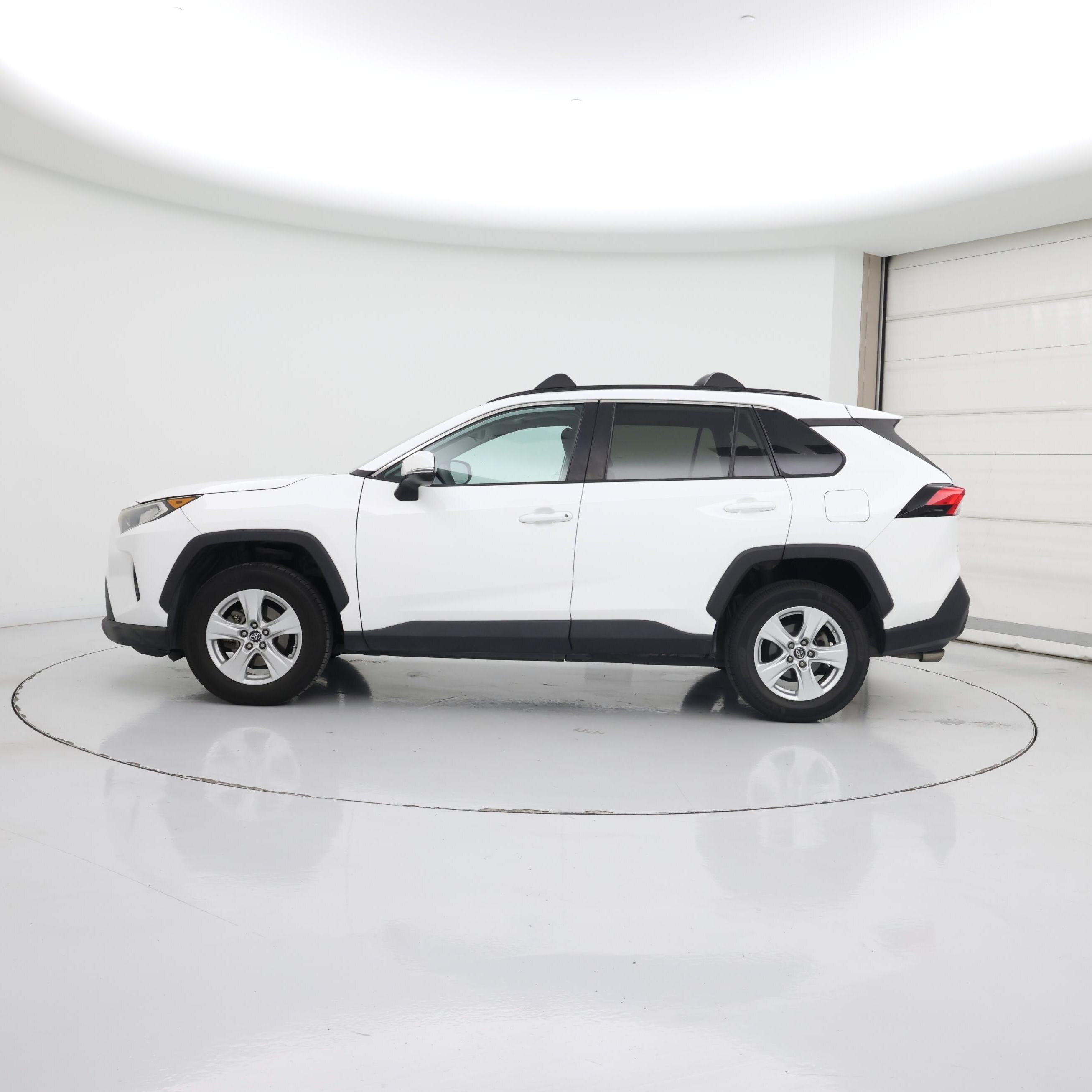 Thumbnail: 2019 Toyota RAV4 - 3