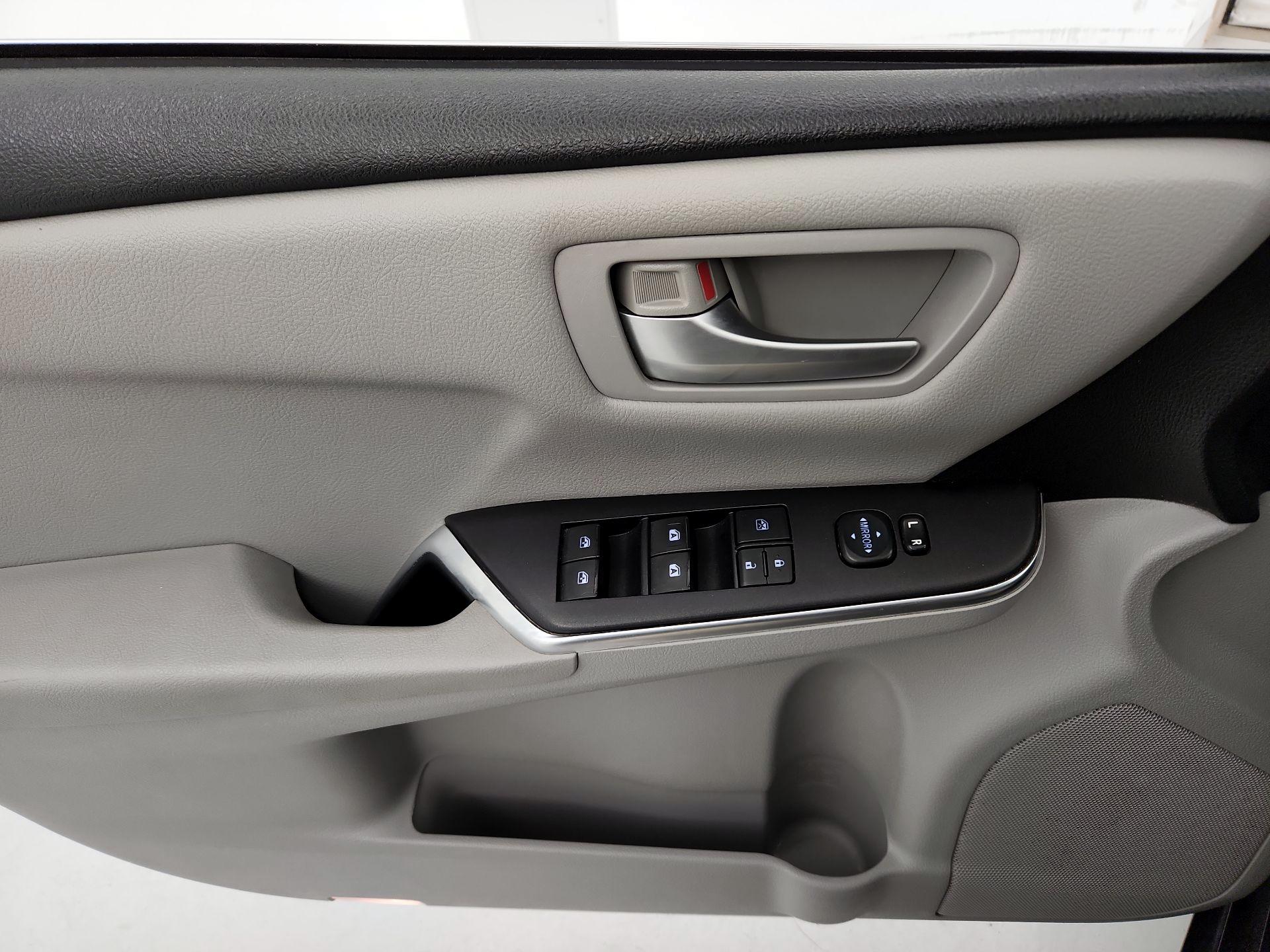 Thumbnail: 2017 Toyota Camry - 12