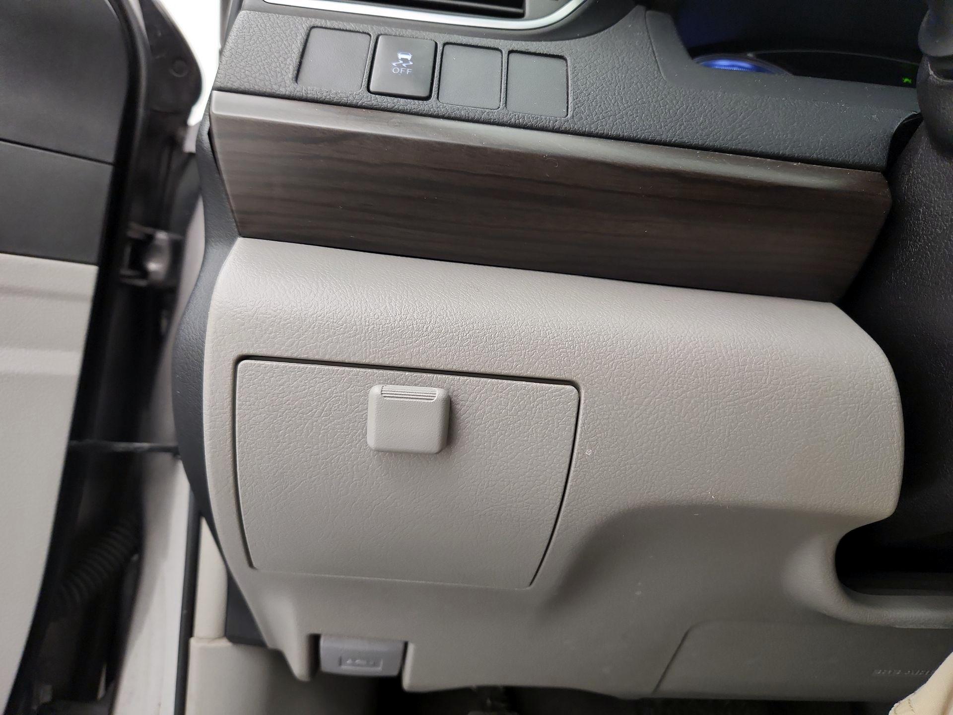 Thumbnail: 2017 Toyota Camry - 13