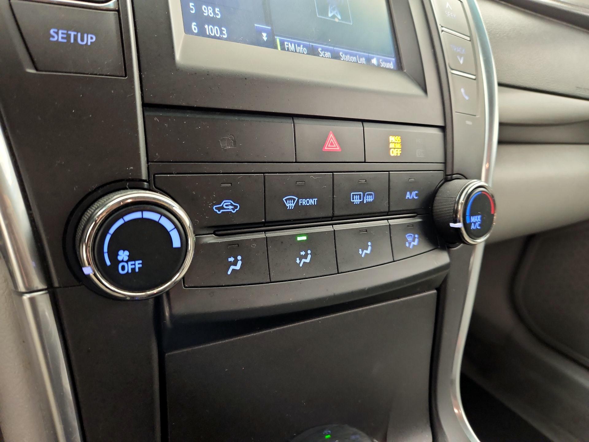 Thumbnail: 2017 Toyota Camry - 16