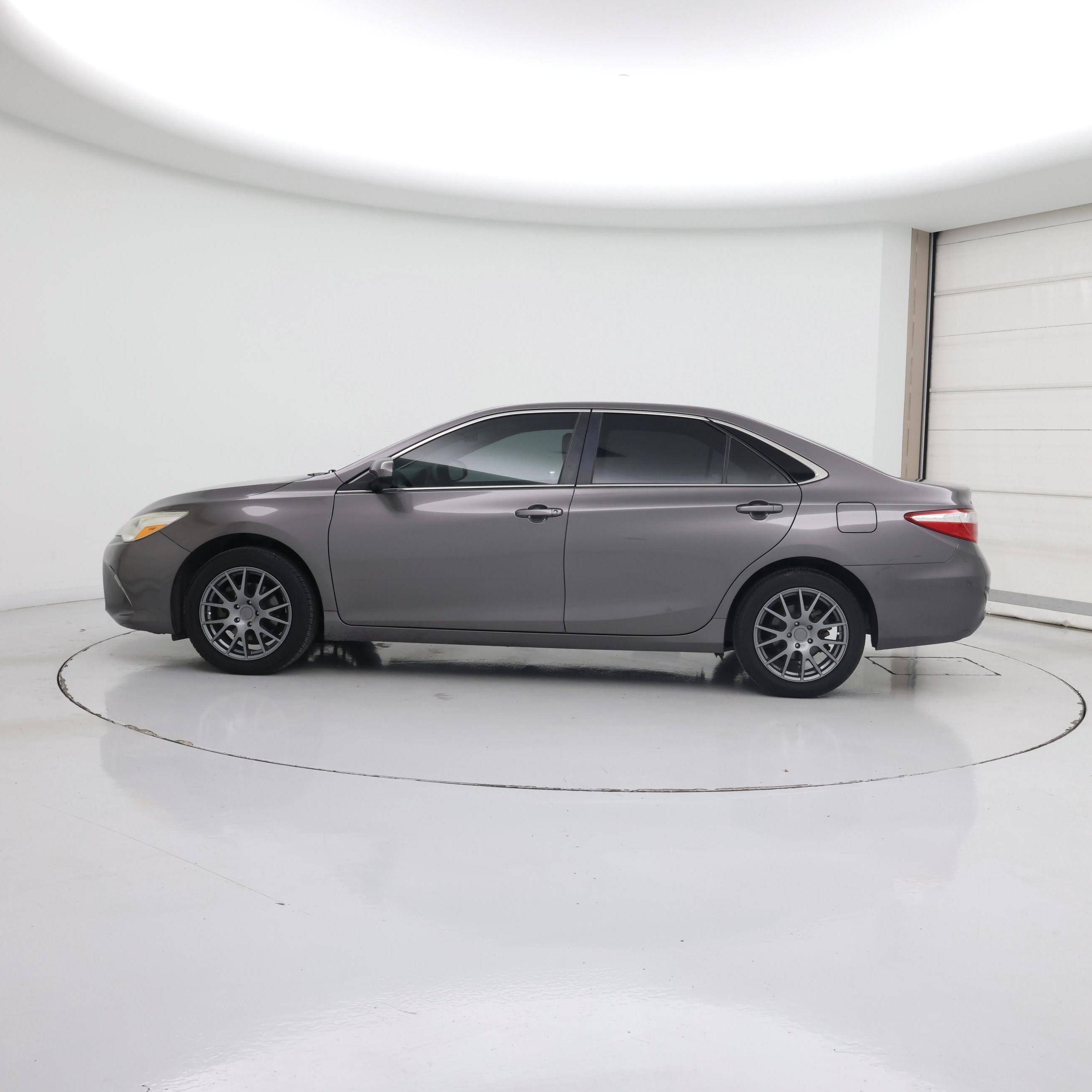 Thumbnail: 2017 Toyota Camry - 3