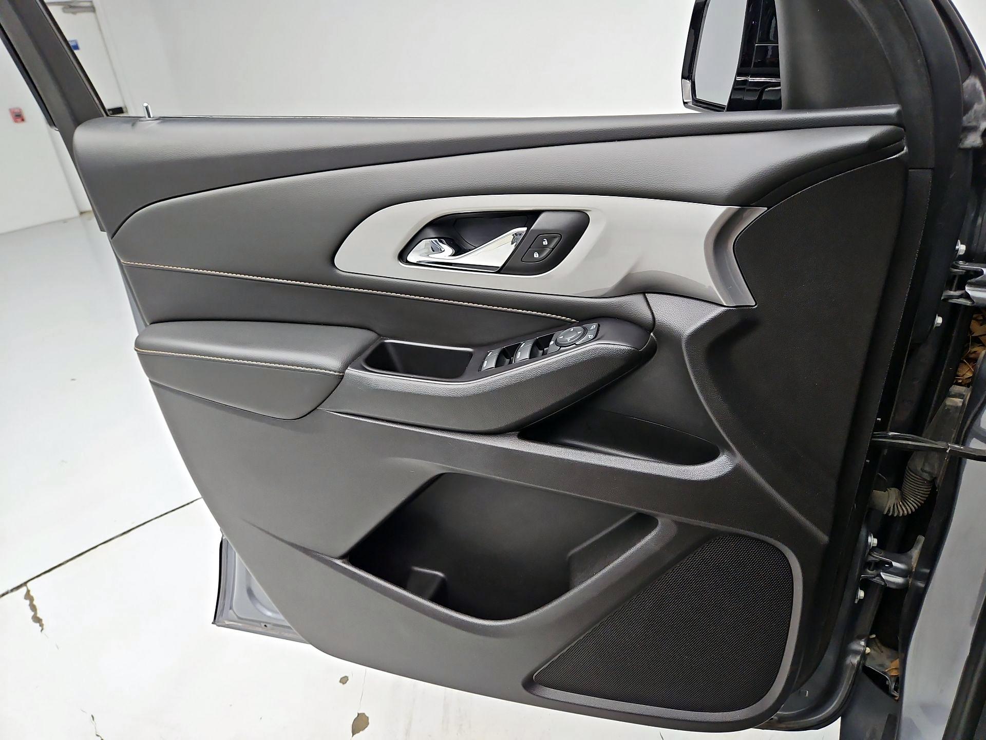 Thumbnail: 2020 Chevrolet Traverse - 12