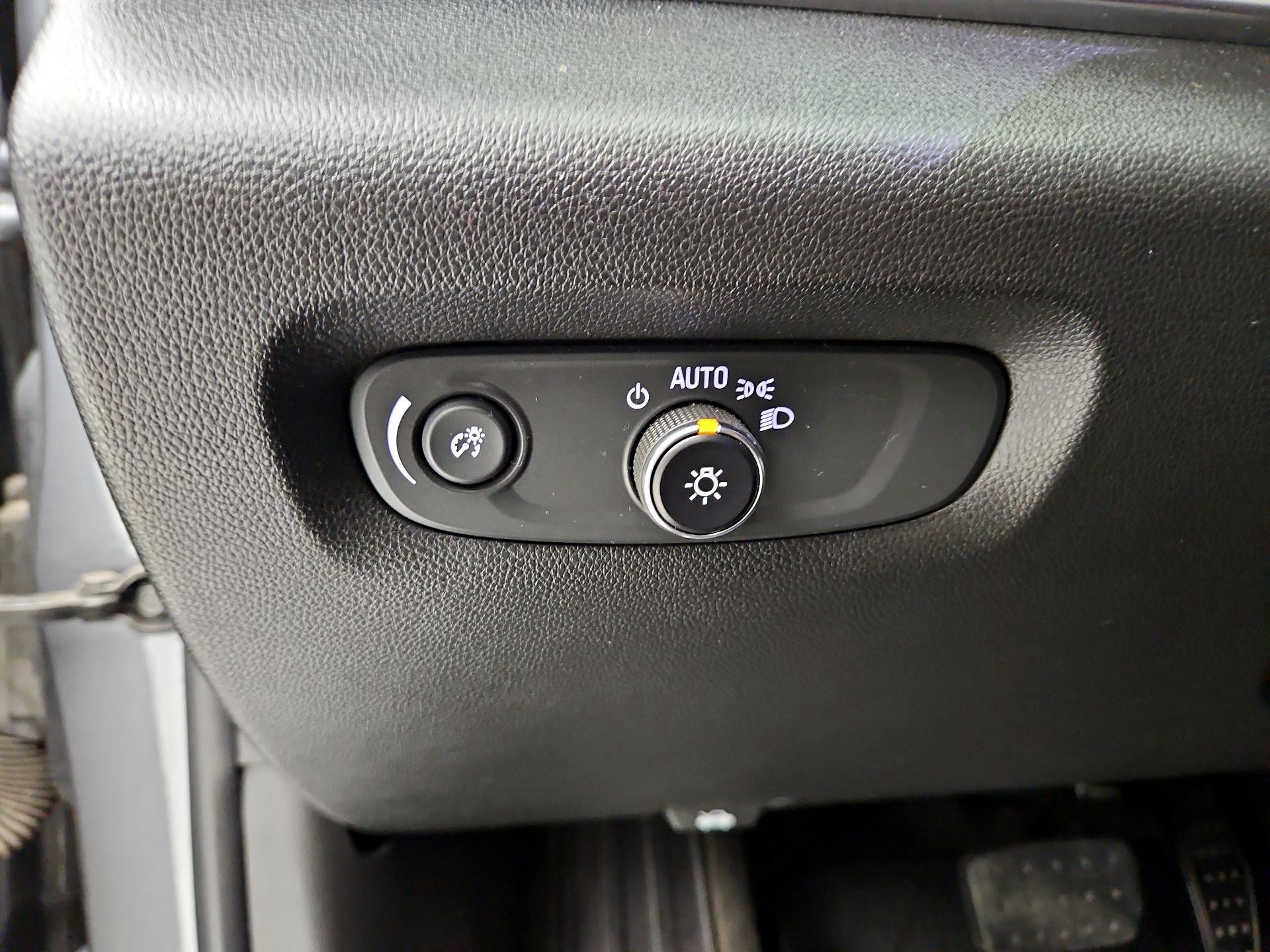 Thumbnail: 2020 Chevrolet Traverse - 13