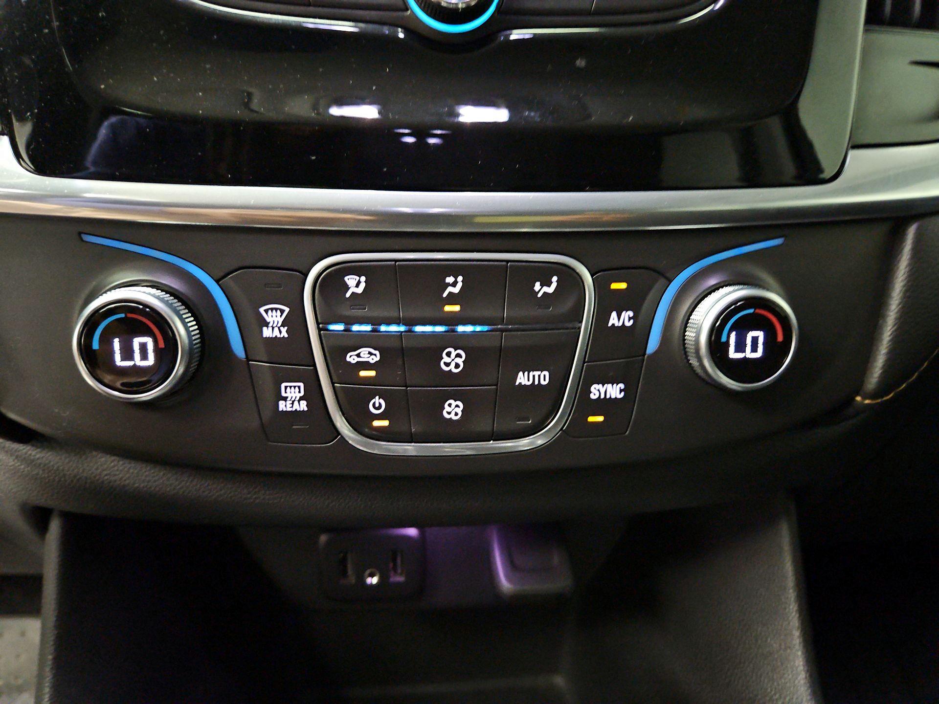 Thumbnail: 2020 Chevrolet Traverse - 16