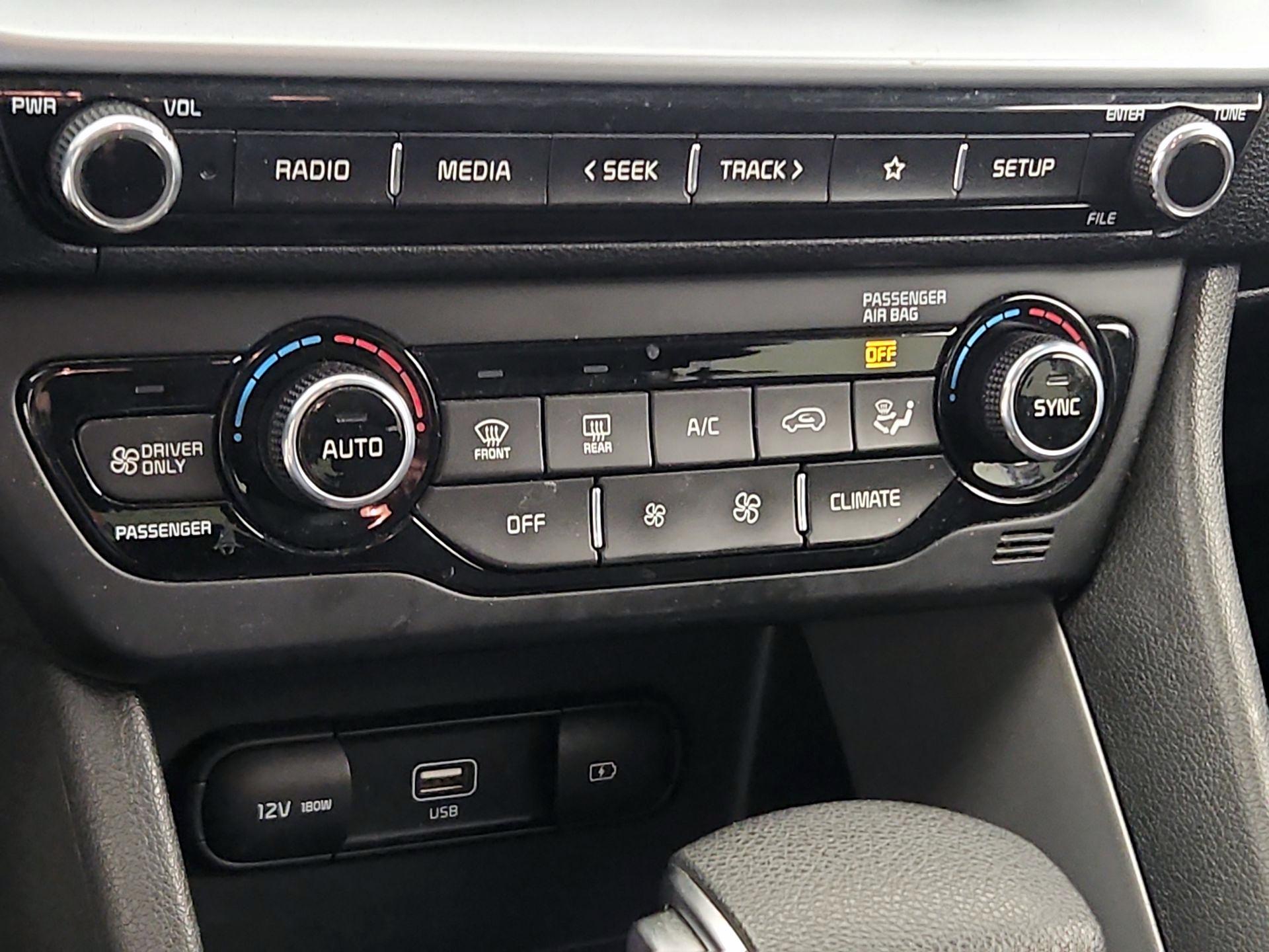 Thumbnail: 2020 Kia Niro - 16