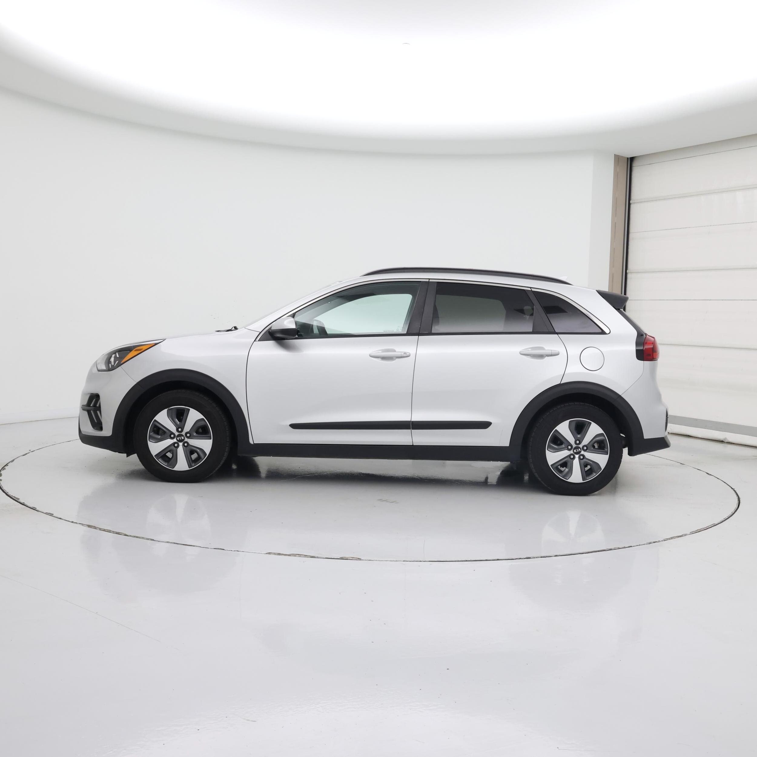 Thumbnail: 2020 Kia Niro - 3