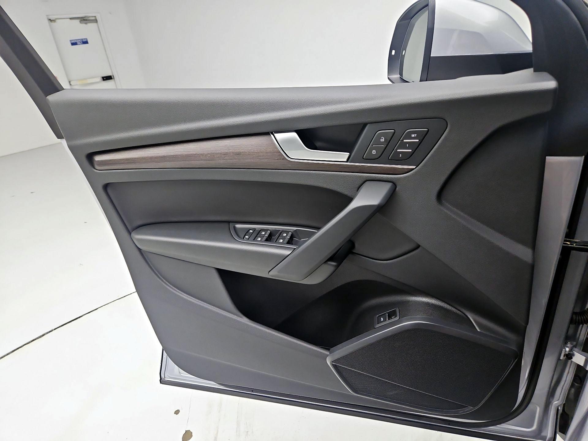 Thumbnail: 2022 Audi Q5 - 12