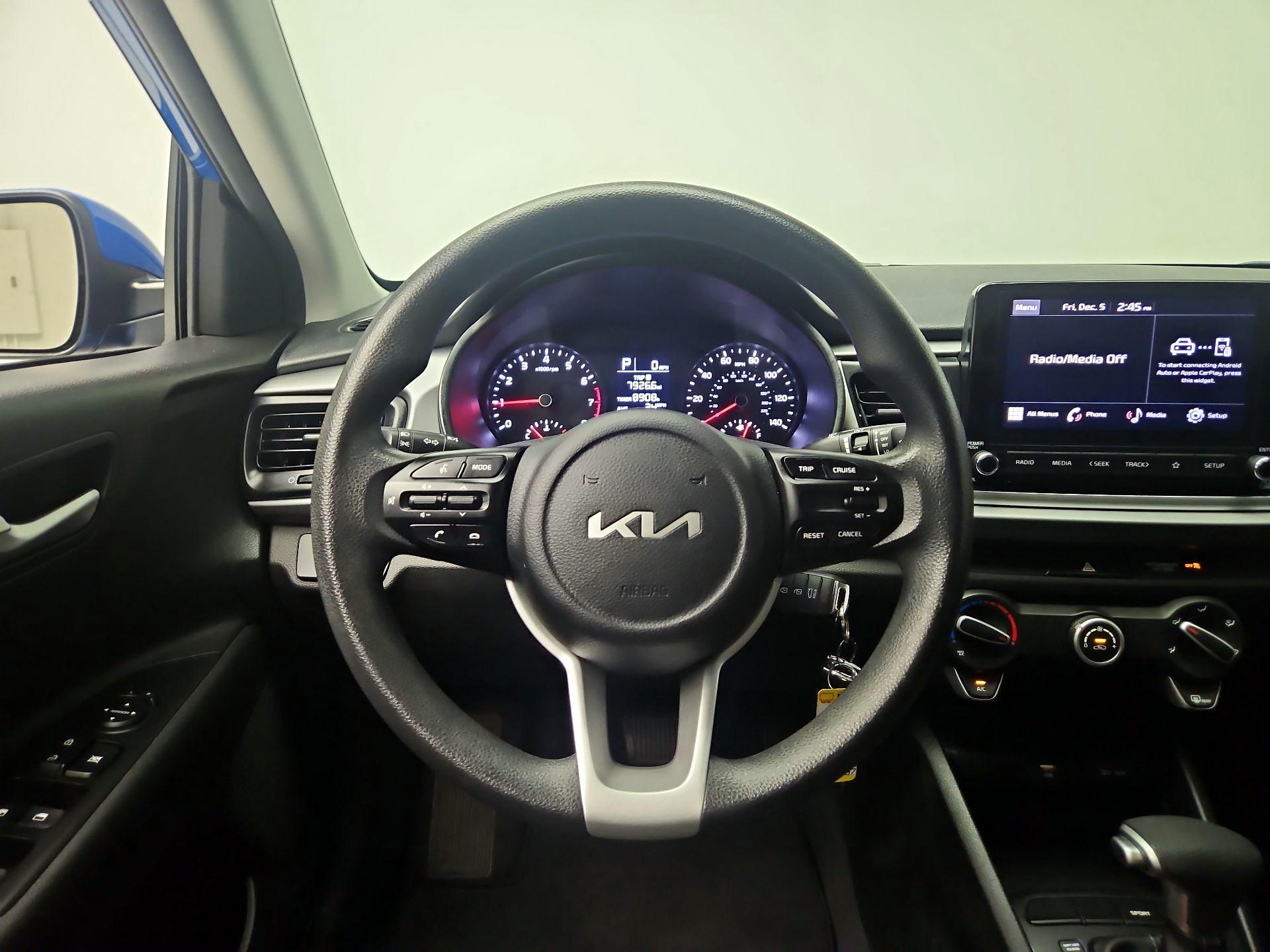 Thumbnail: 2022 Kia Rio - 10