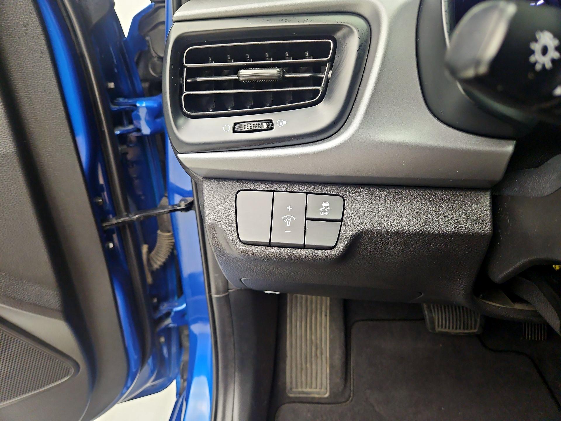 Thumbnail: 2022 Kia Rio - 13