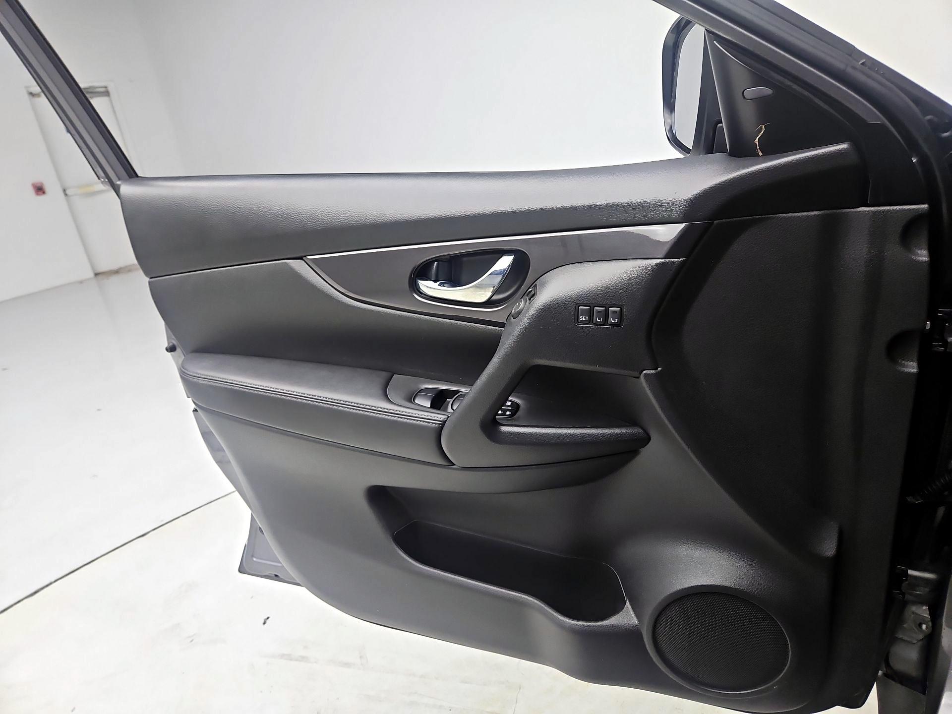 Thumbnail: 2019 Nissan Rogue - 12