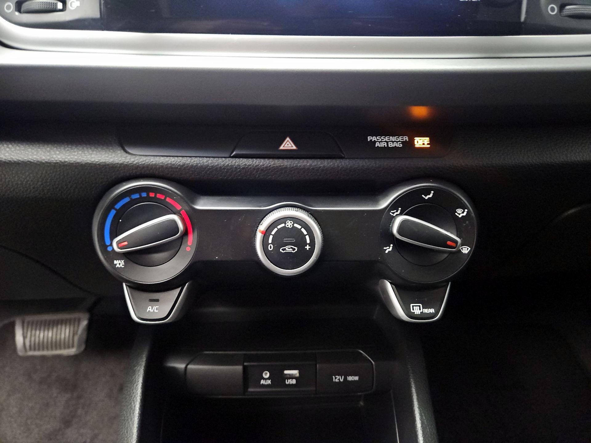 Thumbnail: 2019 Kia Rio - 16