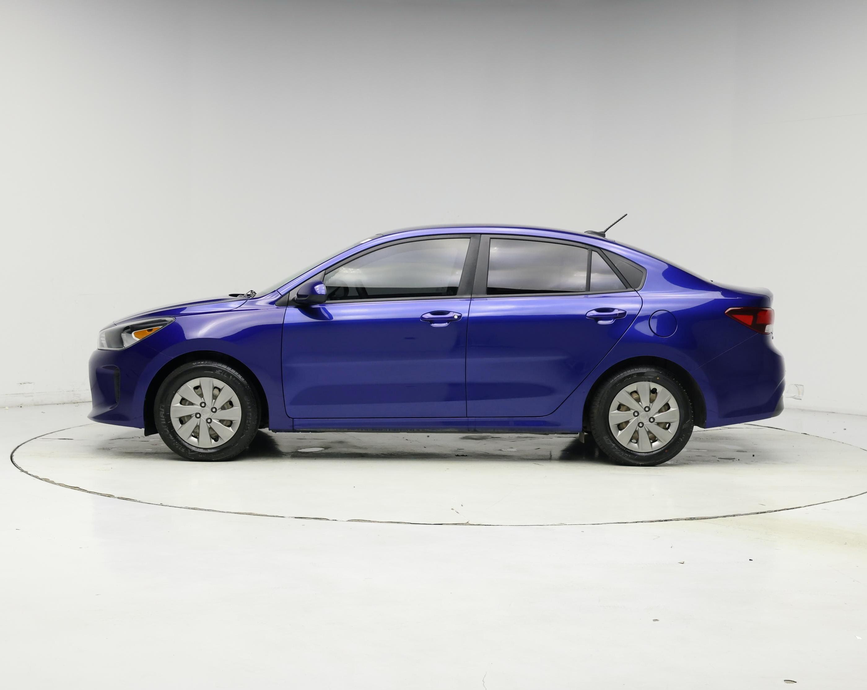 Thumbnail: 2019 Kia Rio - 3