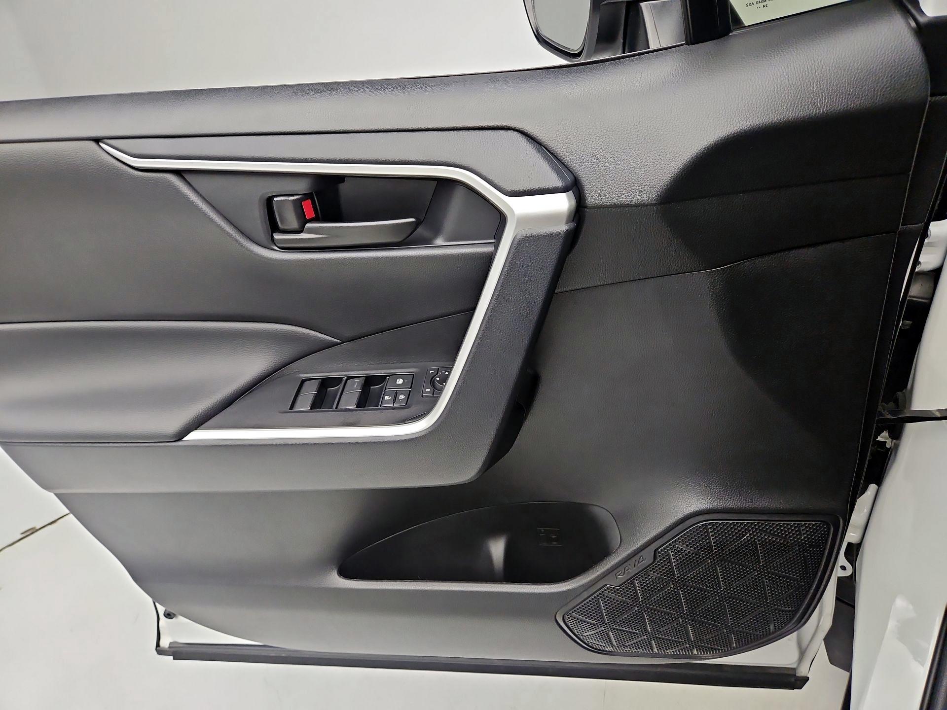 Thumbnail: 2025 Toyota RAV4 - 12