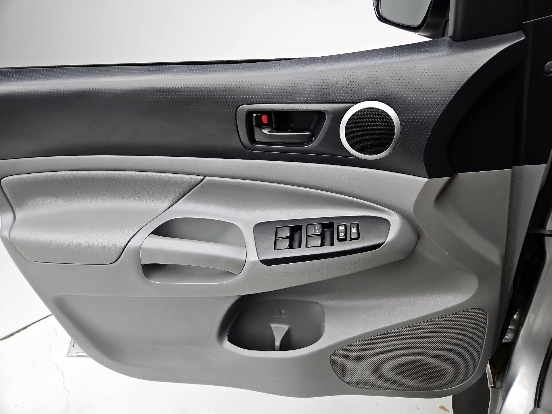 Thumbnail: 2015 Toyota Tacoma - 12