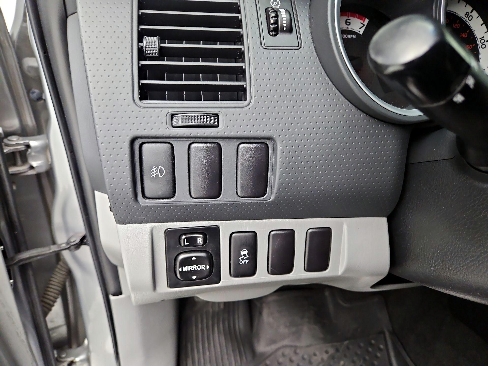 Thumbnail: 2015 Toyota Tacoma - 13