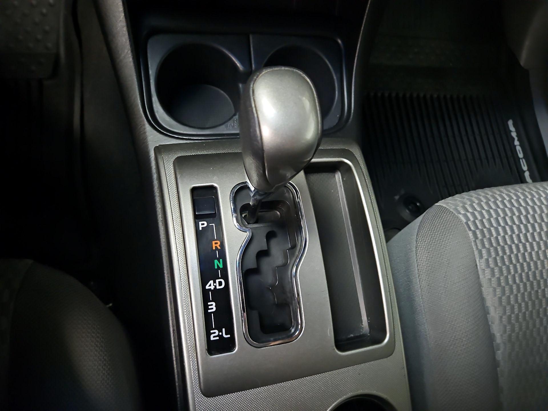 Thumbnail: 2015 Toyota Tacoma - 17