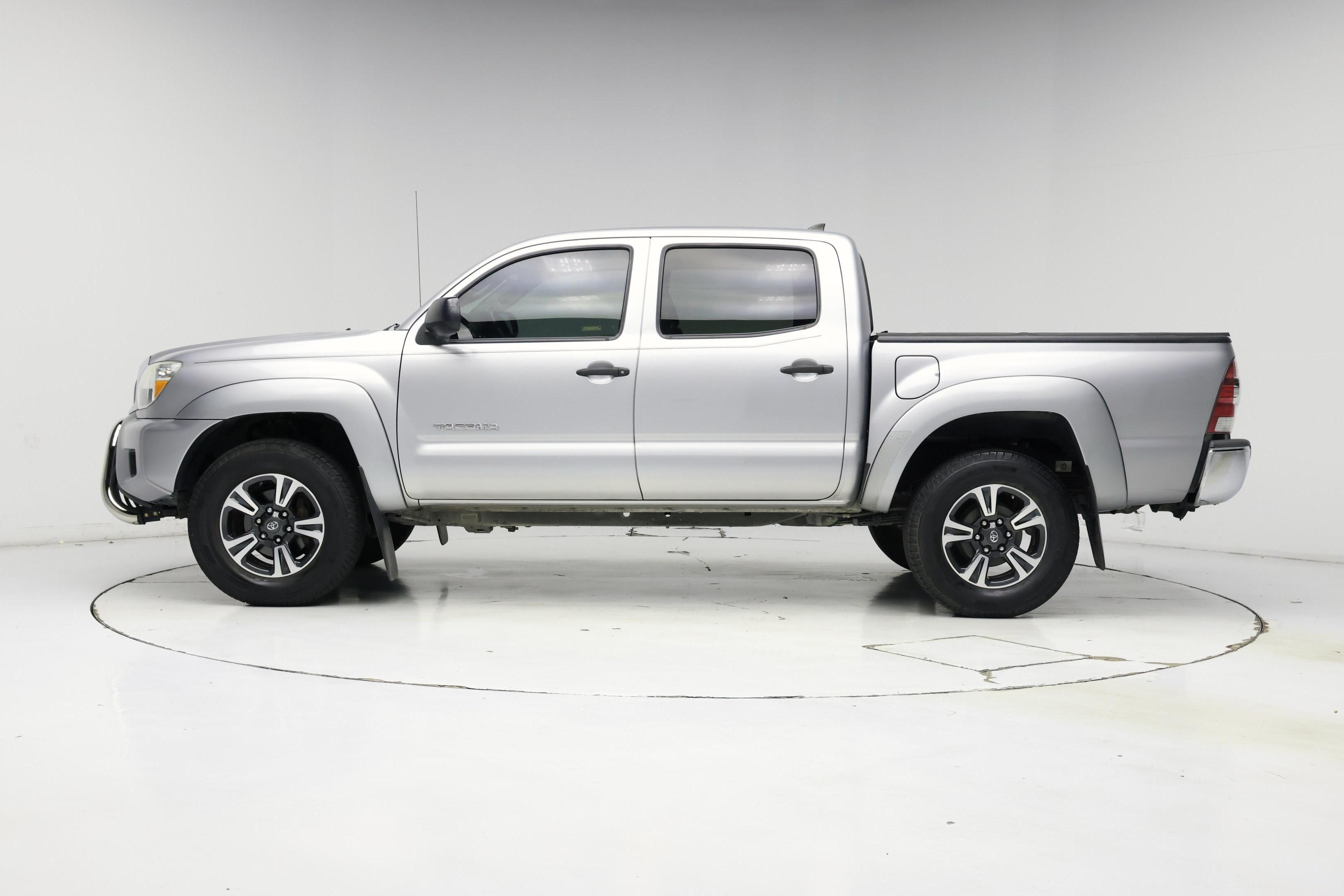 Thumbnail: 2015 Toyota Tacoma - 3