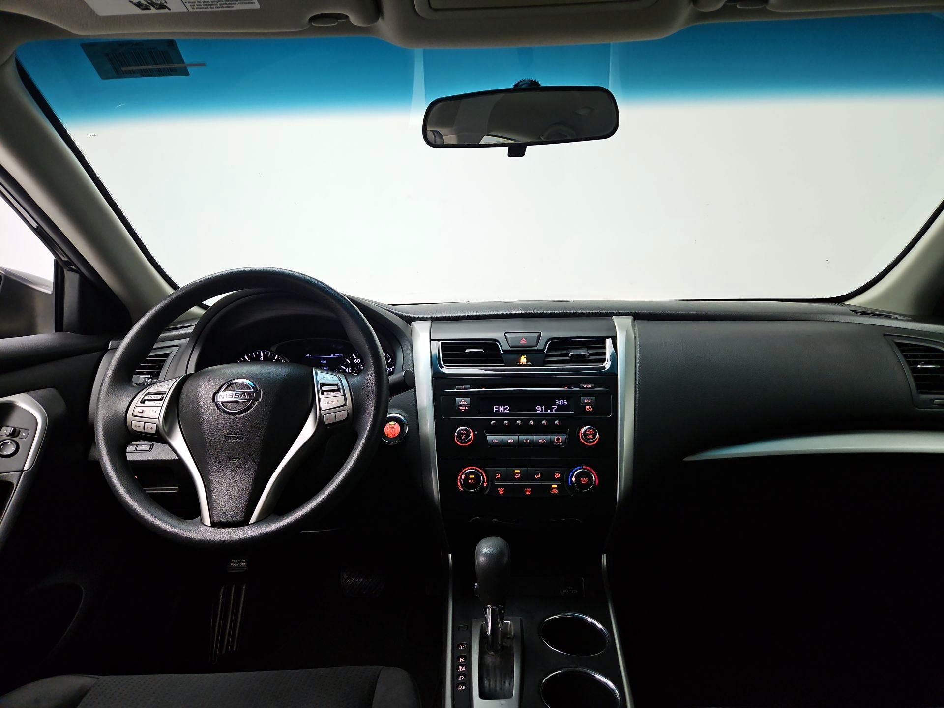 Thumbnail: 2015 Nissan Altima - 9