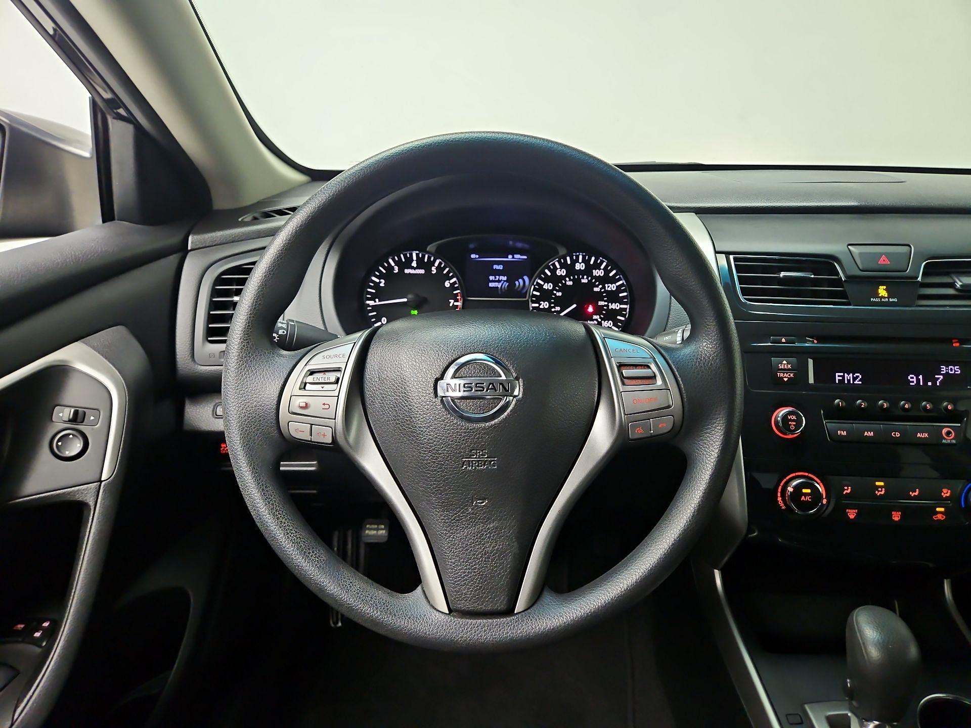 Thumbnail: 2015 Nissan Altima - 10
