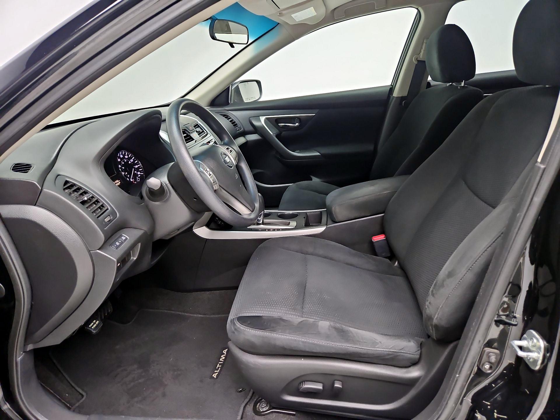 Thumbnail: 2015 Nissan Altima - 11