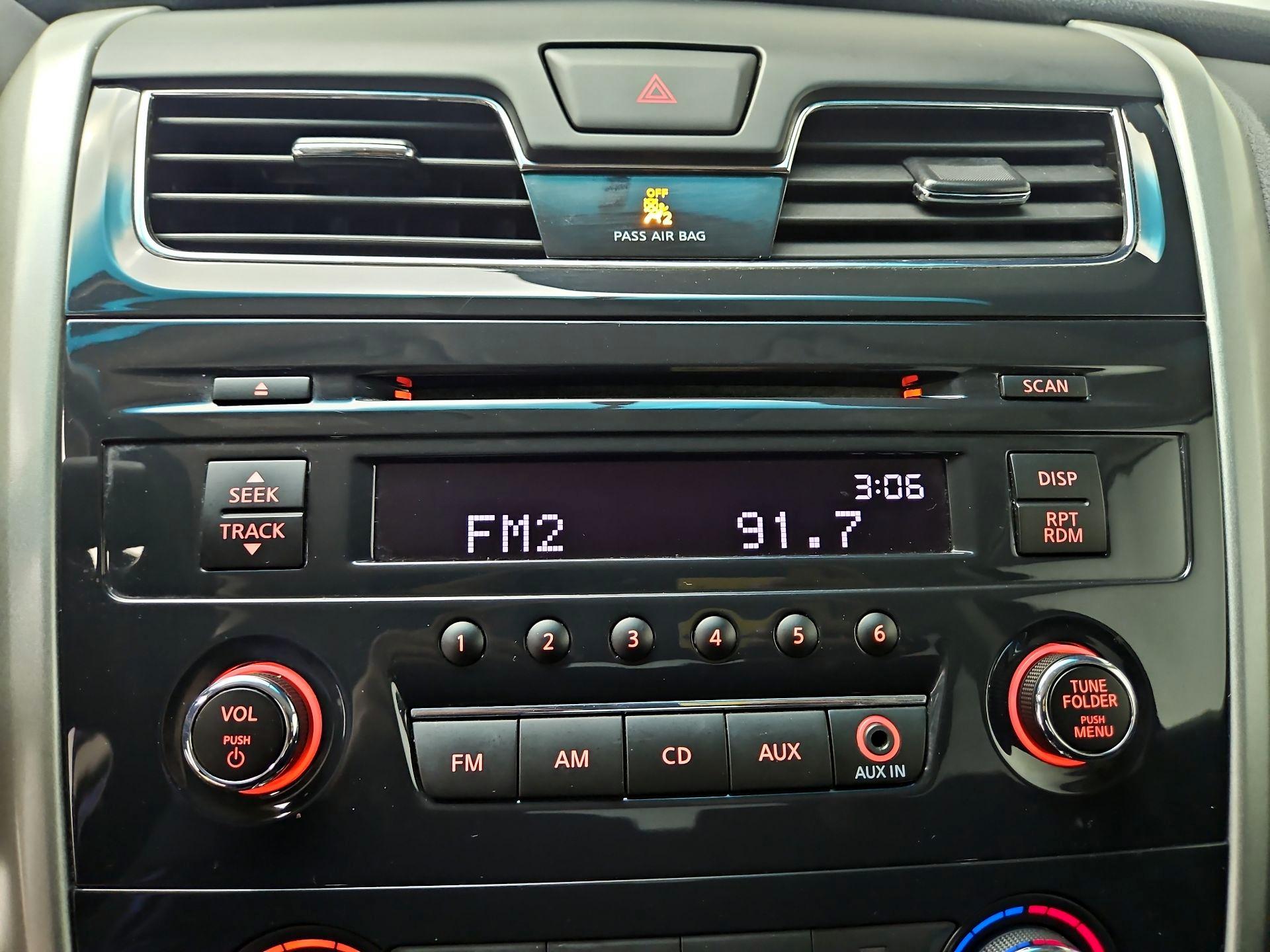 Thumbnail: 2015 Nissan Altima - 14