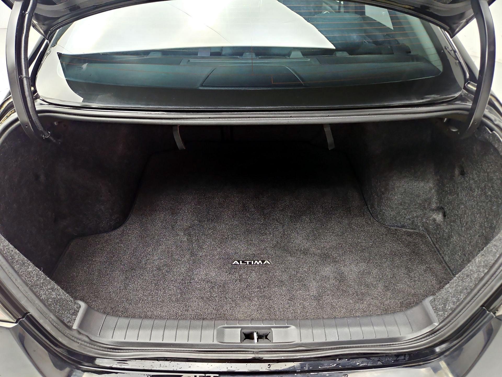 Thumbnail: 2015 Nissan Altima - 18