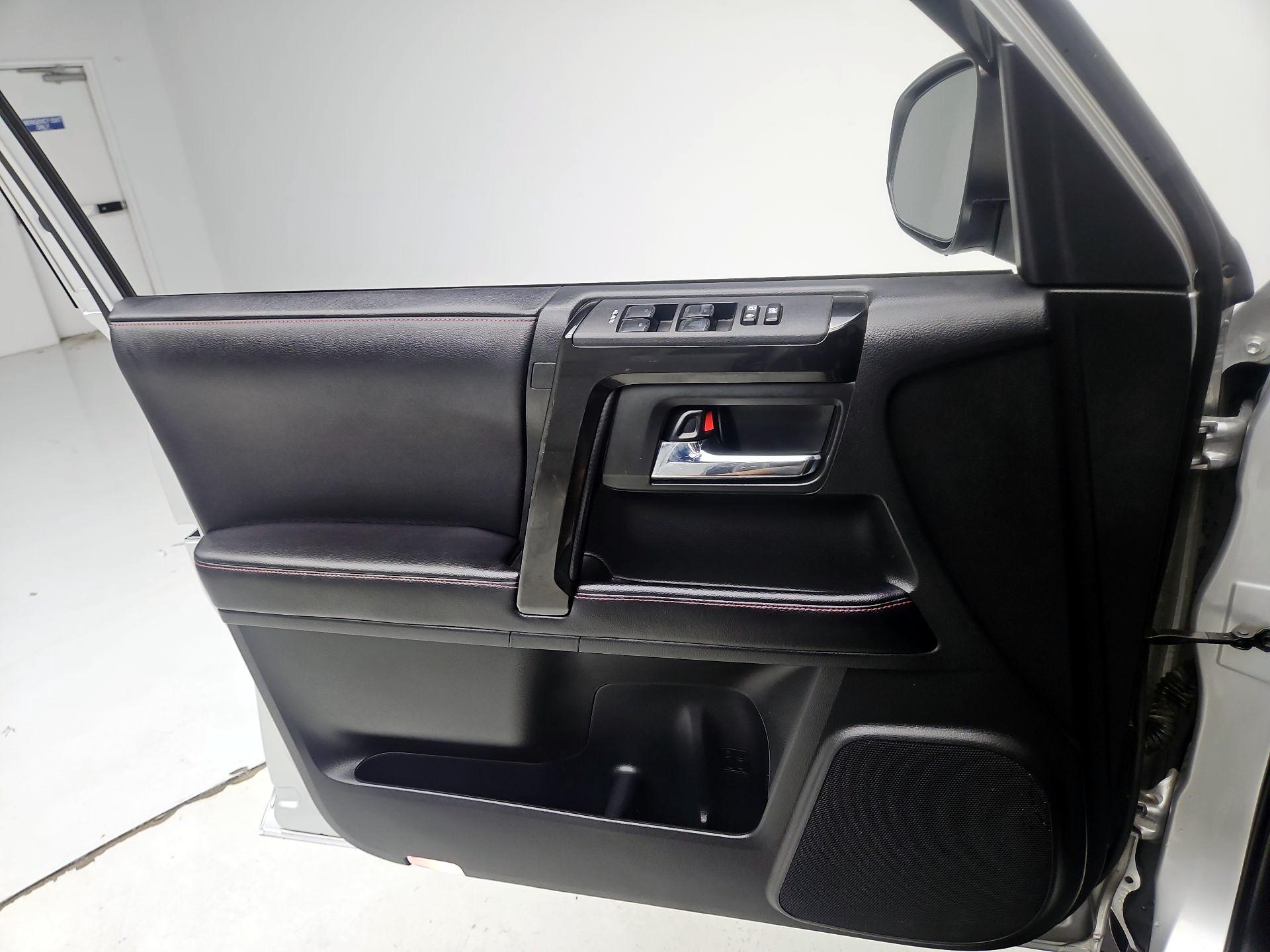 Thumbnail: 2017 Toyota 4Runner - 12