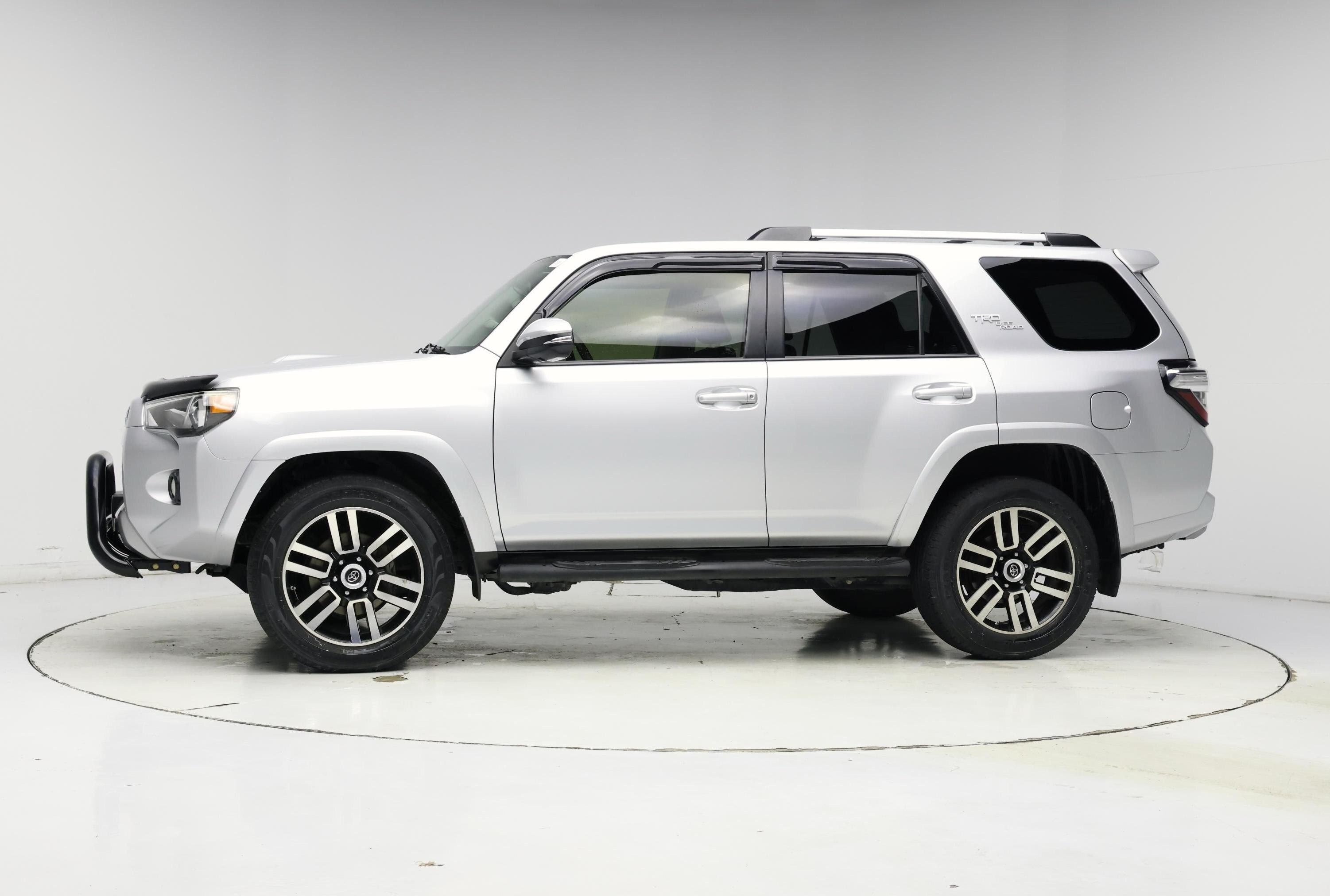Thumbnail: 2017 Toyota 4Runner - 3