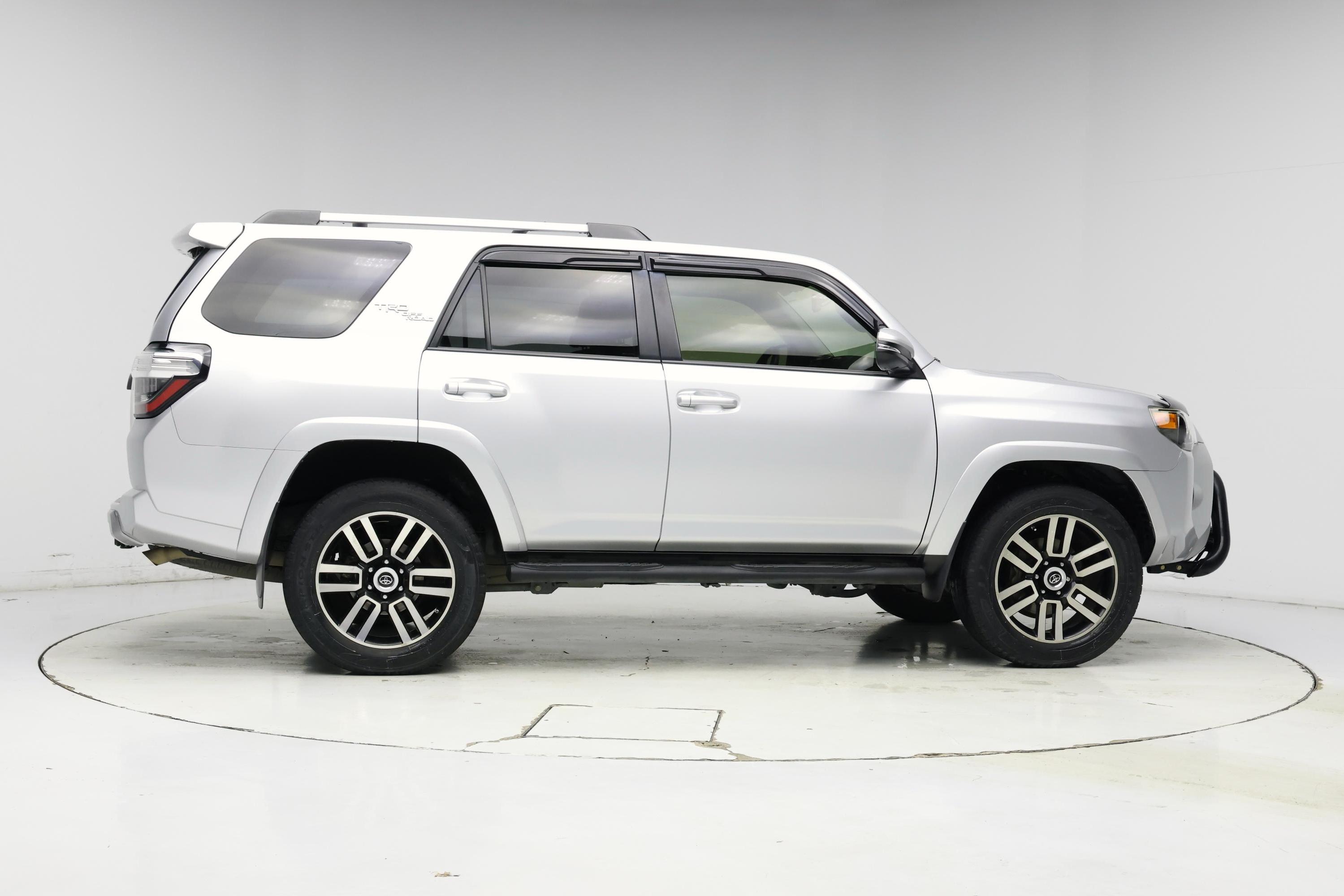 Thumbnail: 2017 Toyota 4Runner - 7