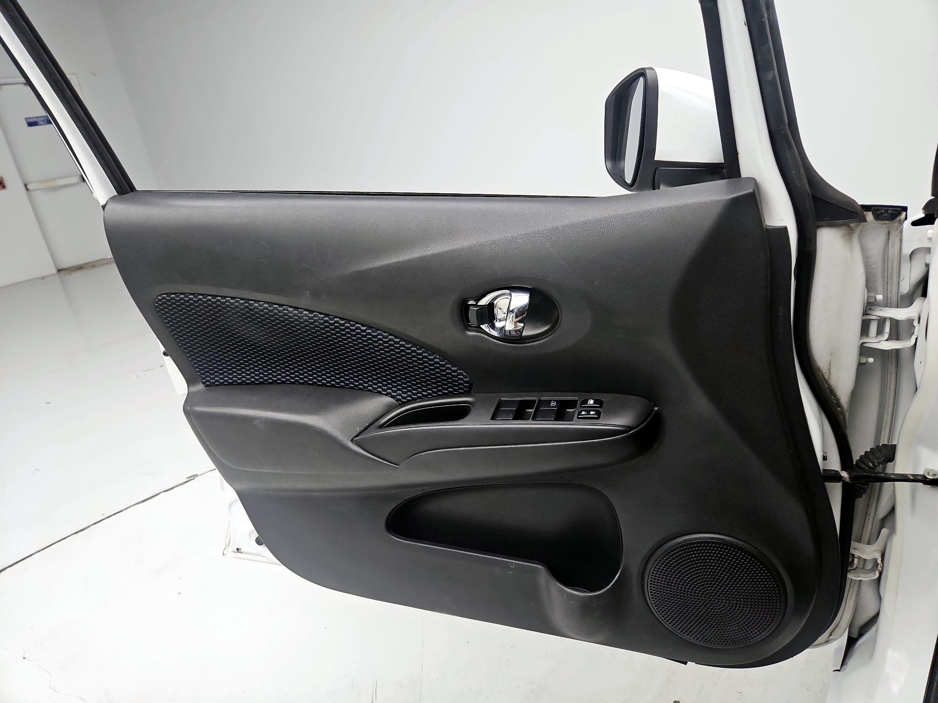 Thumbnail: 2016 Nissan Versa Note - 12