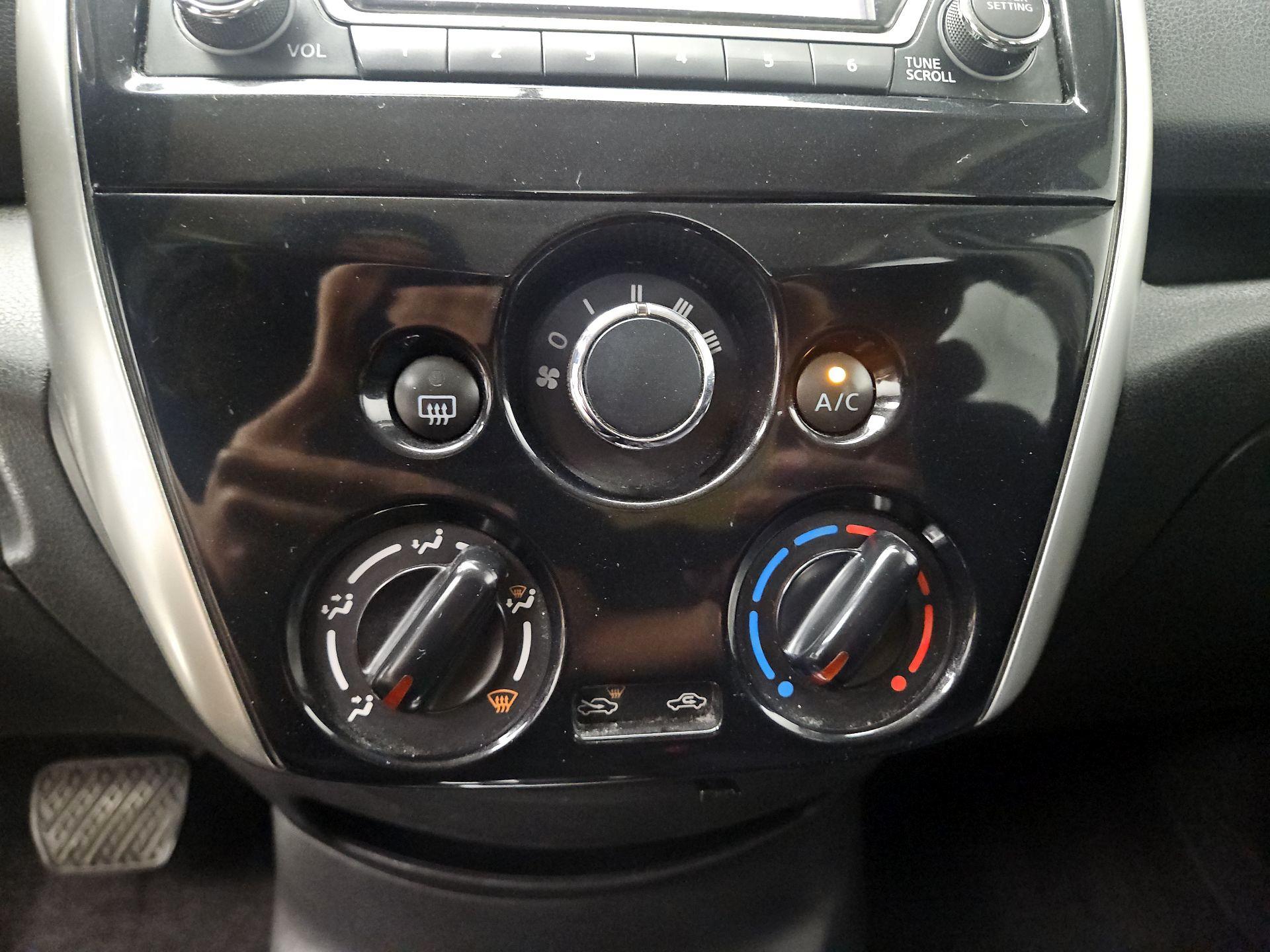 Thumbnail: 2016 Nissan Versa Note - 16