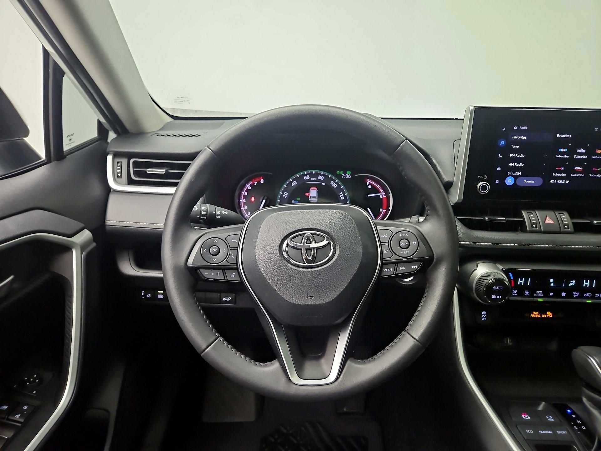 Thumbnail: 2025 Toyota RAV4 - 10