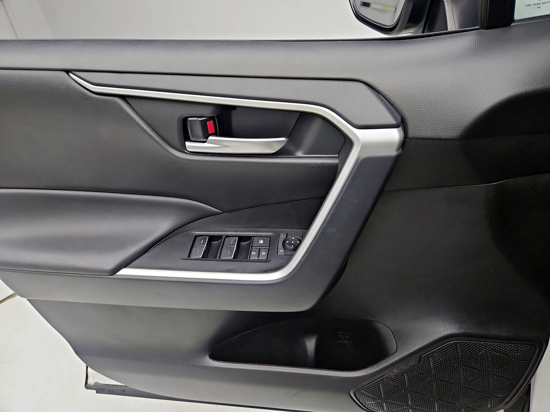 Thumbnail: 2025 Toyota RAV4 - 12