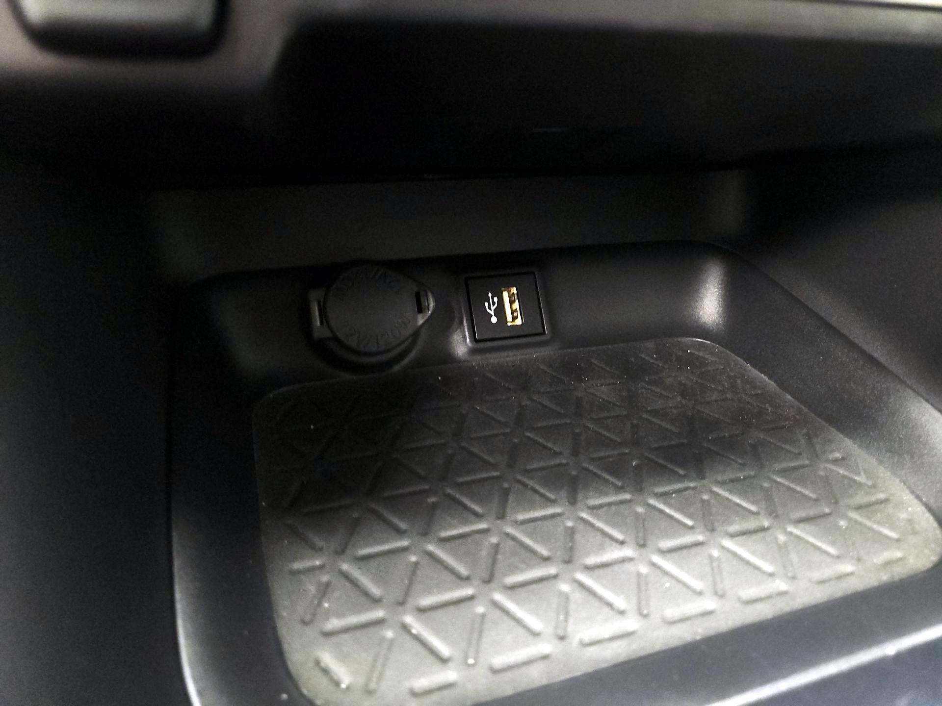 Thumbnail: 2025 Toyota RAV4 - 18