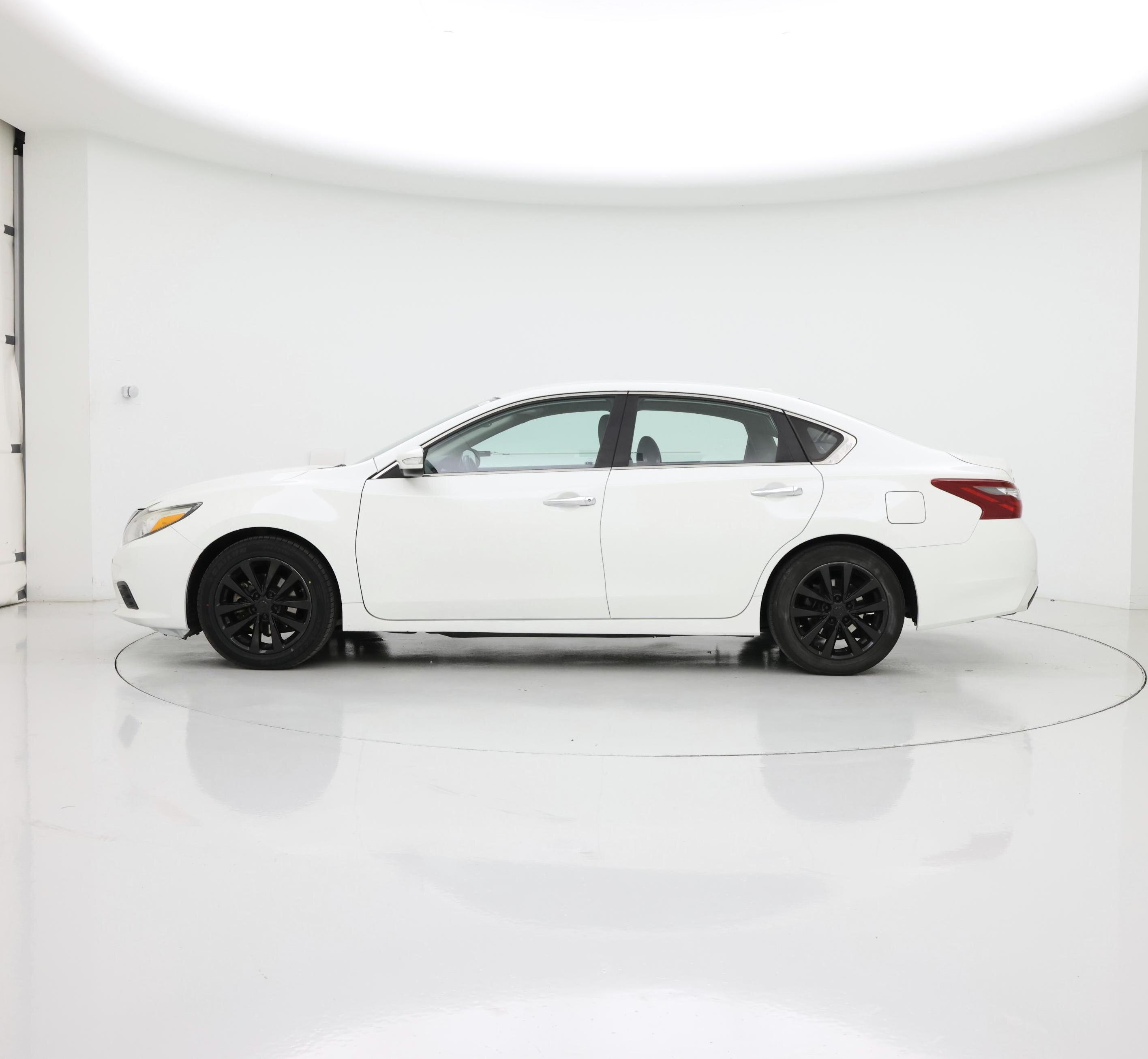 Thumbnail: 2018 Nissan Altima - 3