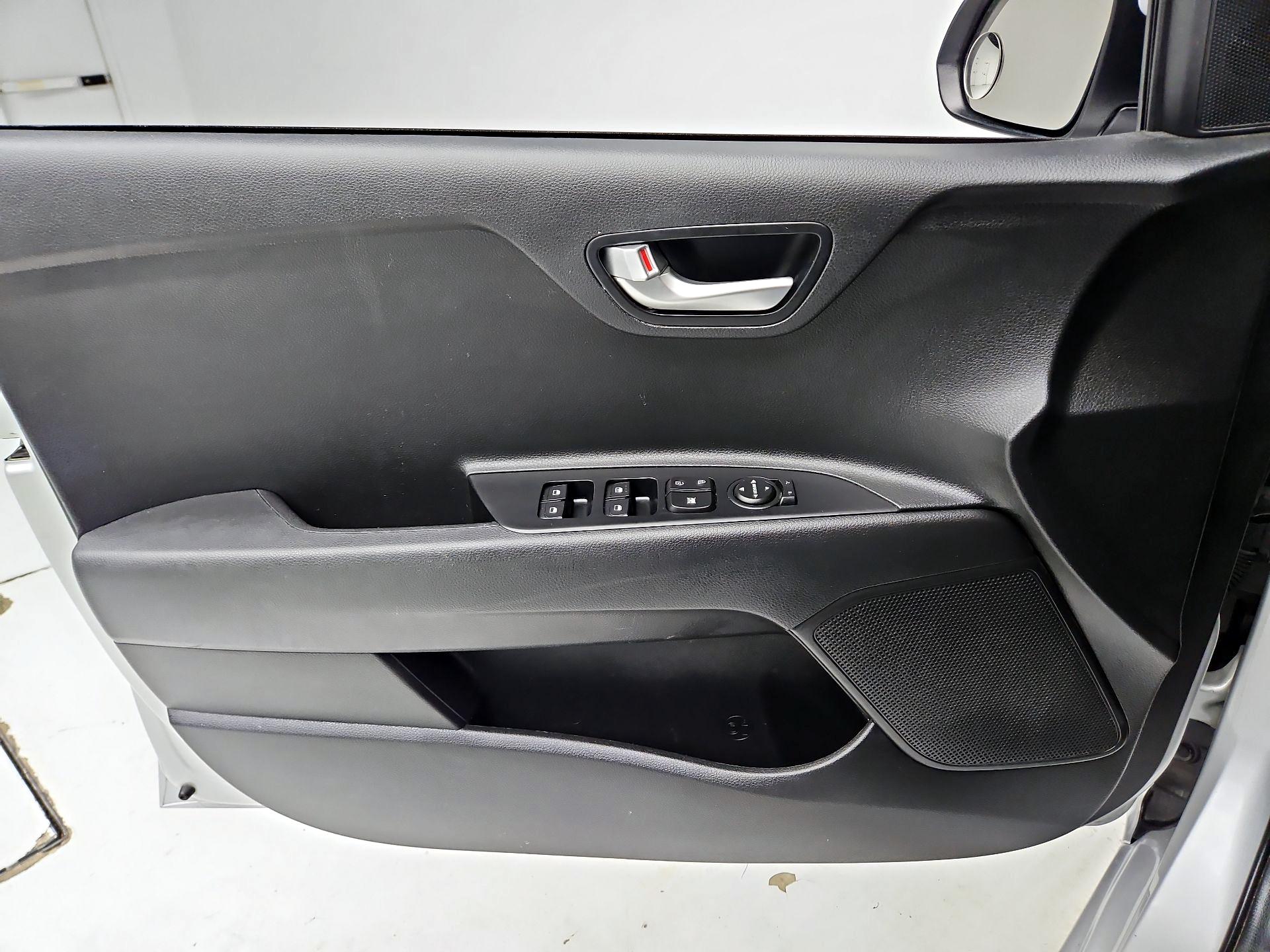 Thumbnail: 2023 Kia Rio - 12