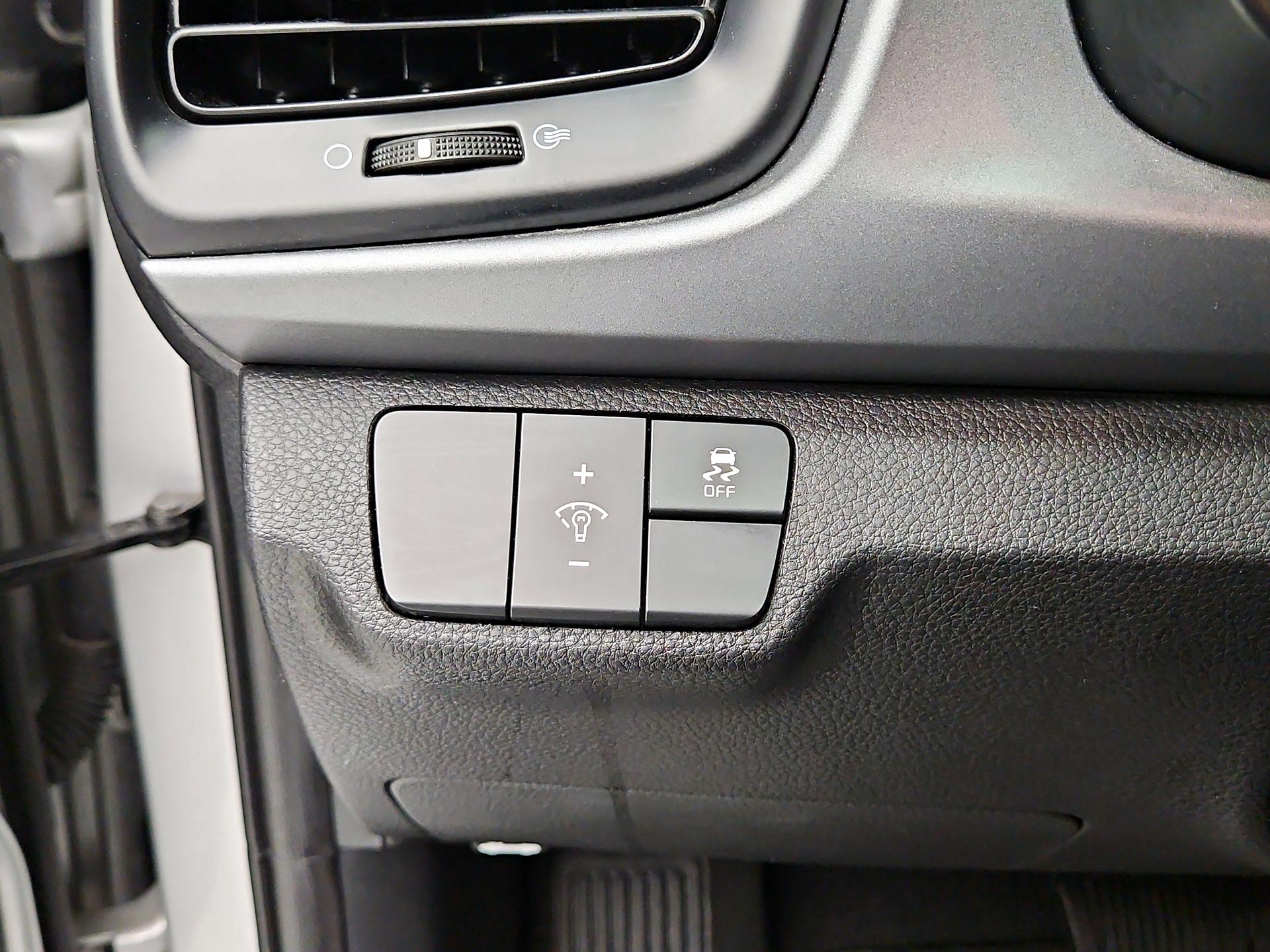 Thumbnail: 2023 Kia Rio - 13